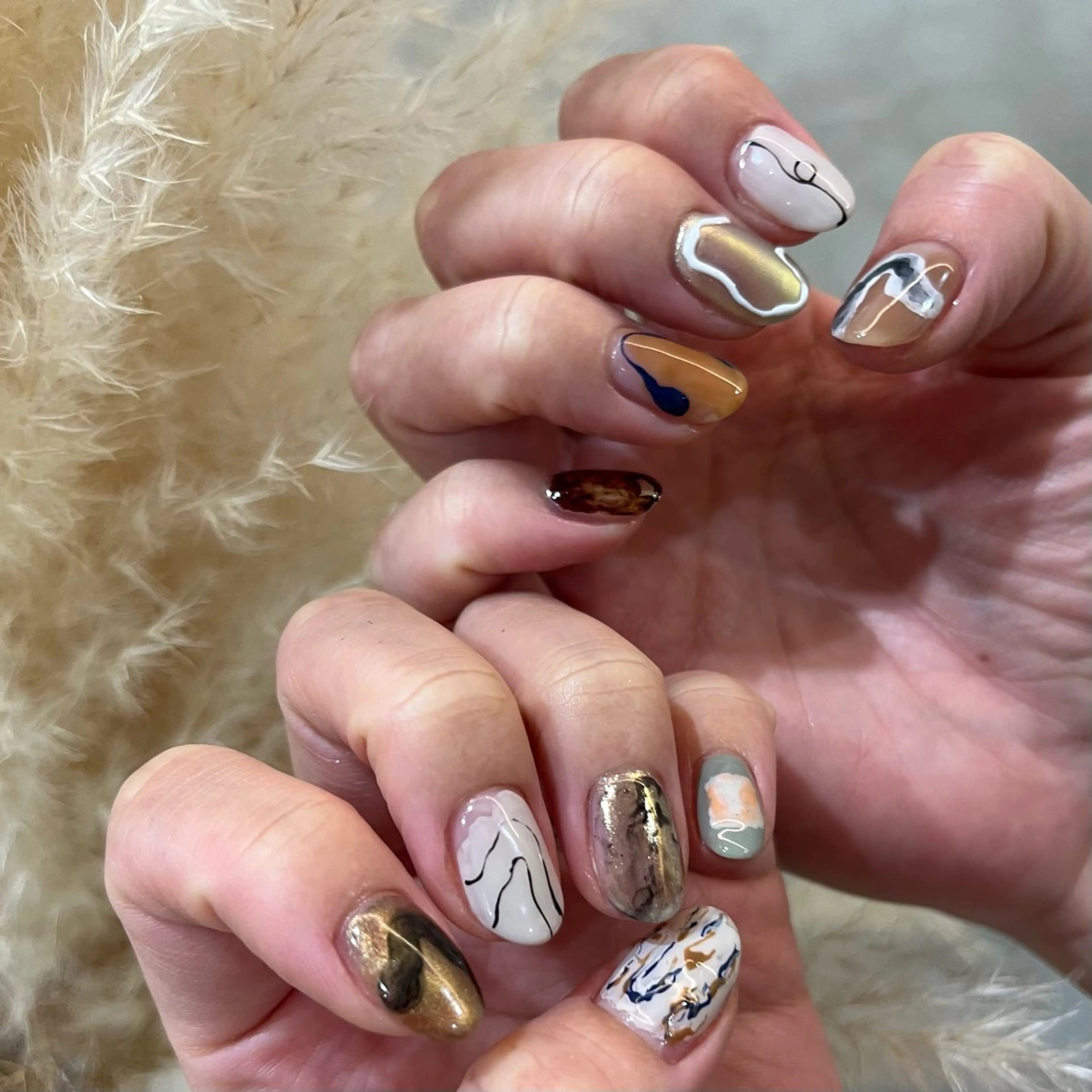 ネイル ミラーネイル ハンドネイル shio ♡ 10月分予約受付中のネイルデザイン