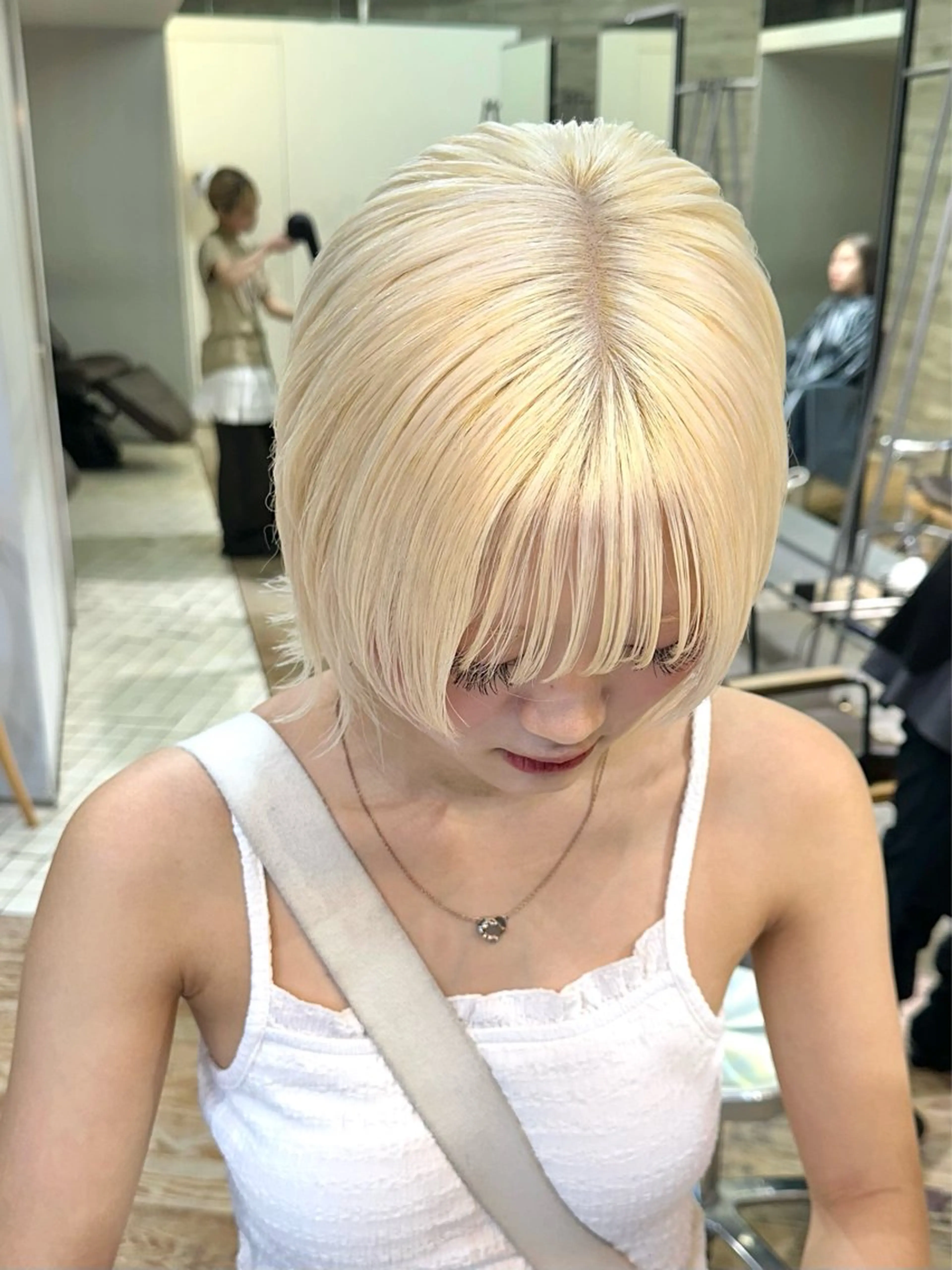ショート ヘアカラー トリートメント 抜きっぱなしブロンド ササキカズマのヘアスタイル