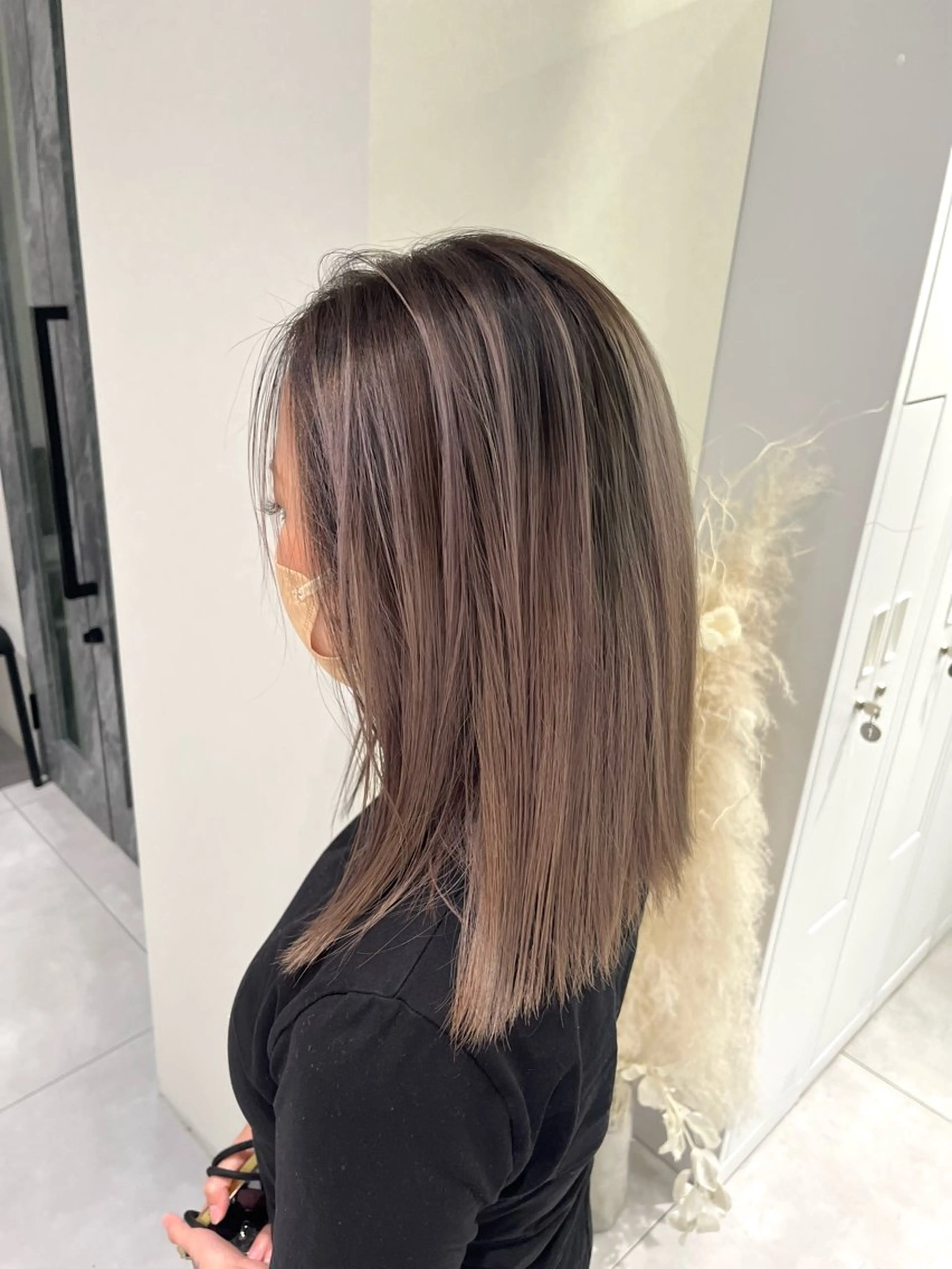 セミロング カラー ヘアカラー バレイヤージュ ハイライトのヘアスタイル