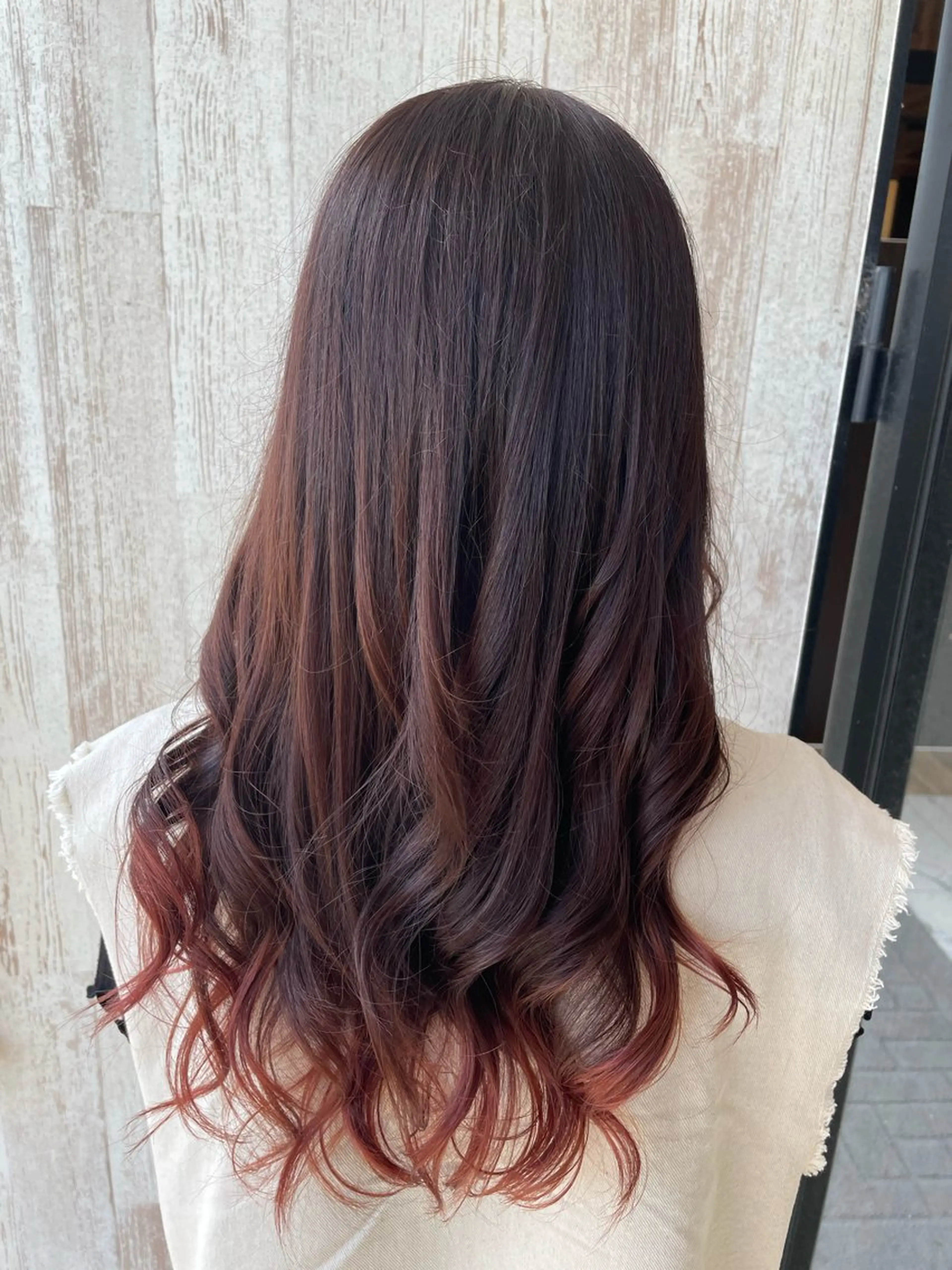 カラー ピンクカラー 岡村 真子のヘアスタイル