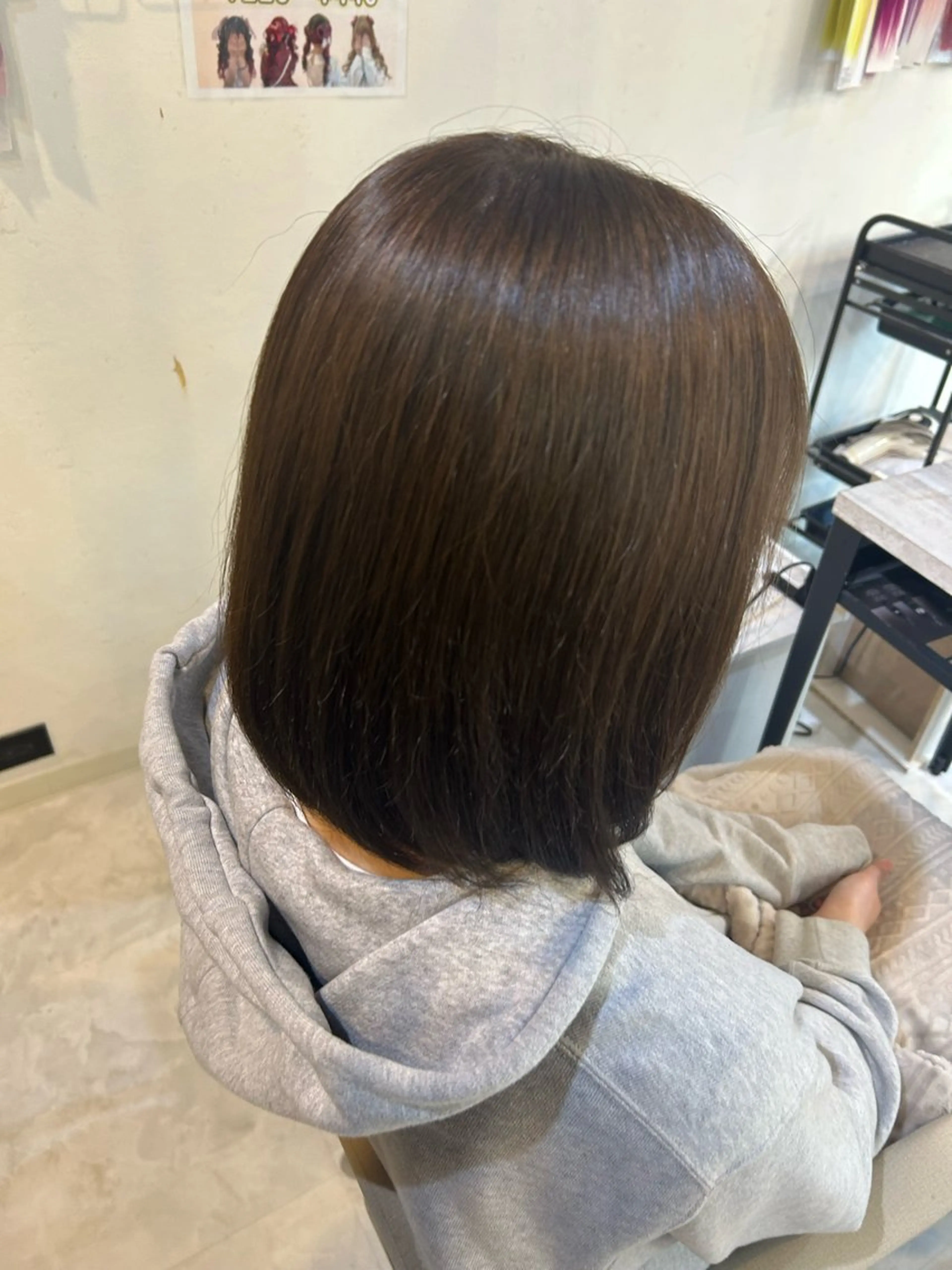 ミディアム カラー 荻野 ひなのヘアスタイル