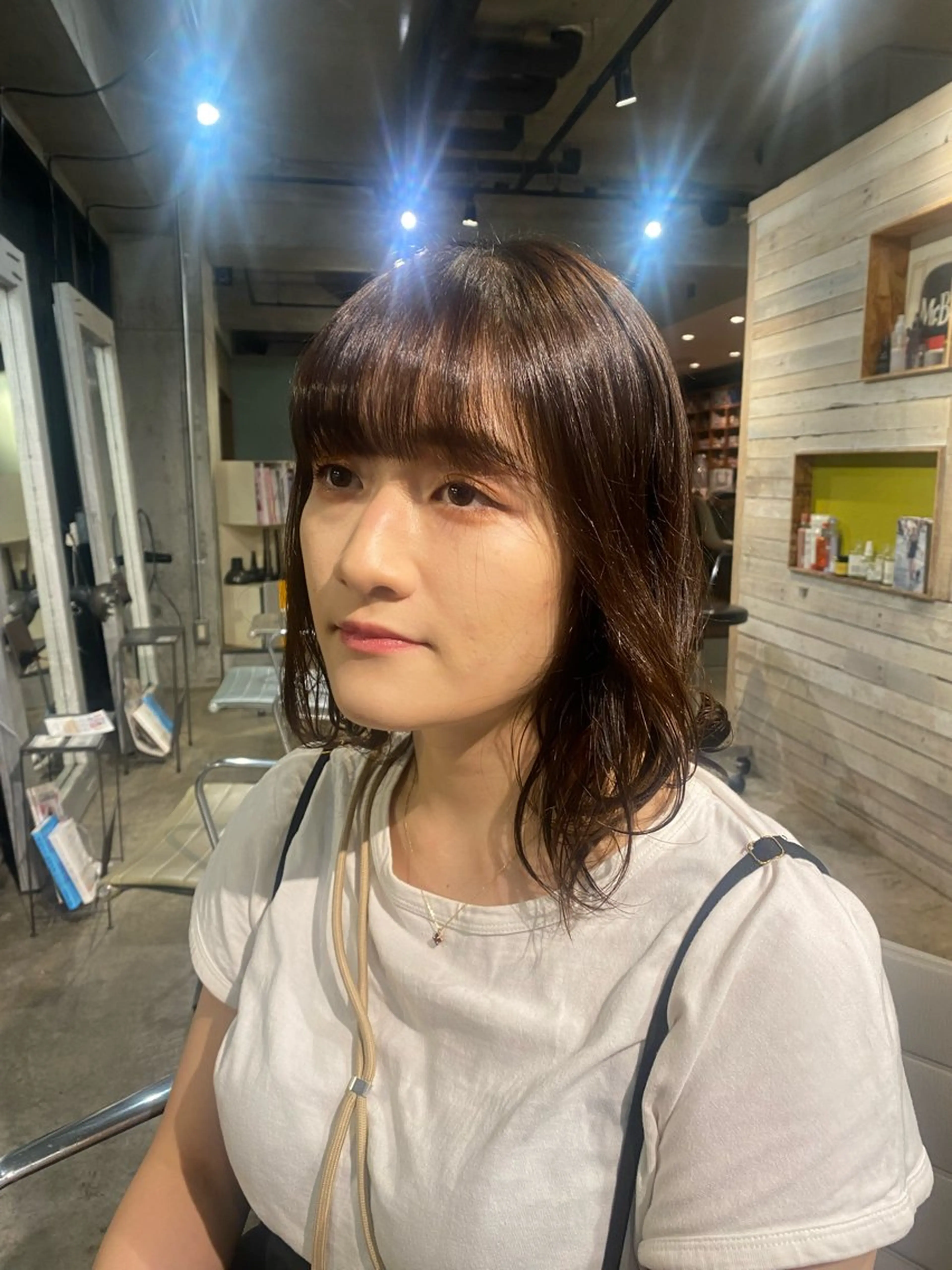 ミディアム NORA Journey所属・ブリーチカラー/ブロ ンドレイヤーカットのヘアスタイル