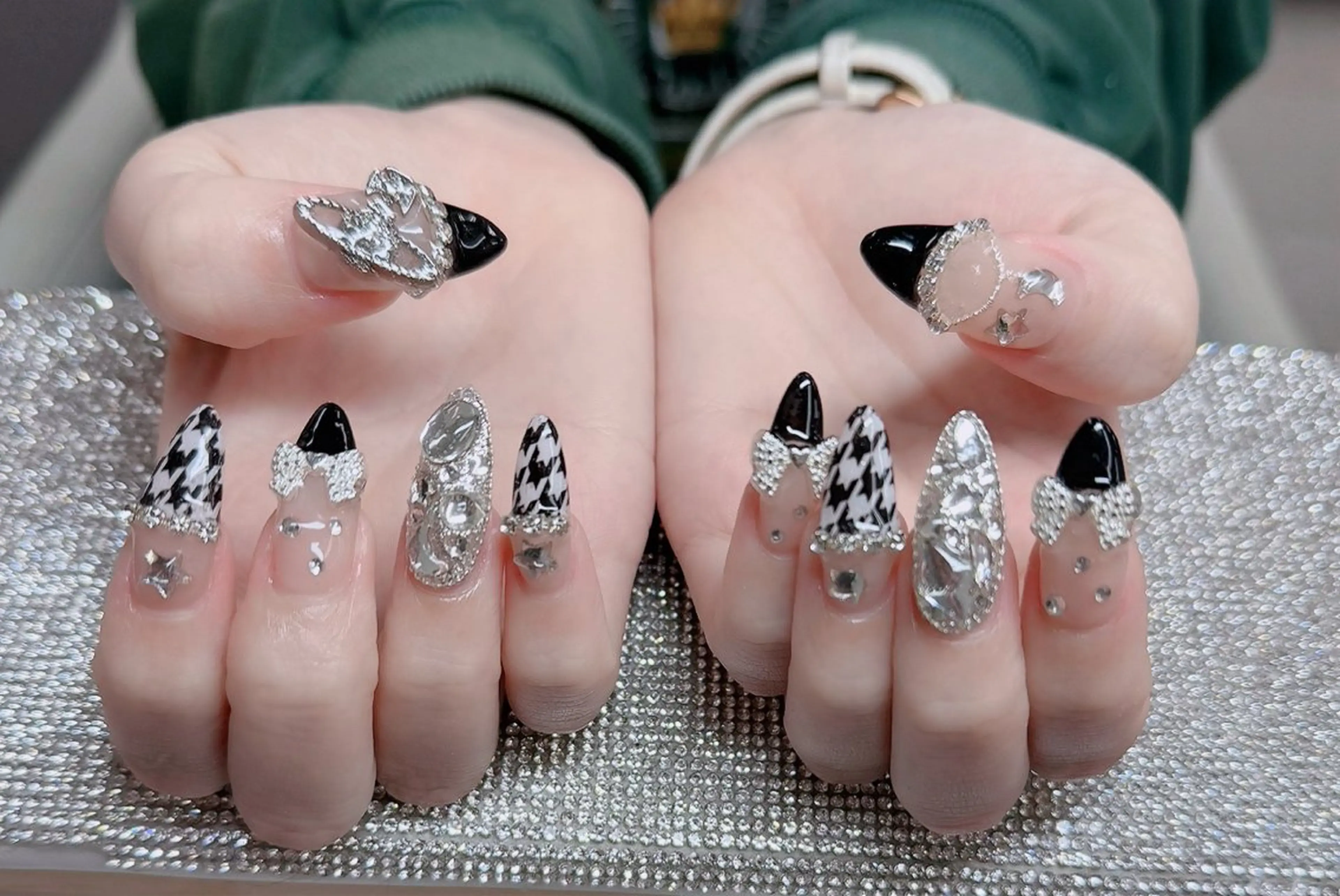 ネイル フレンチネイル ジェルネイル ガラスフレンチ ハロウィン ハート ハンドネイル H.baby Nail Salonのネイルデザイン