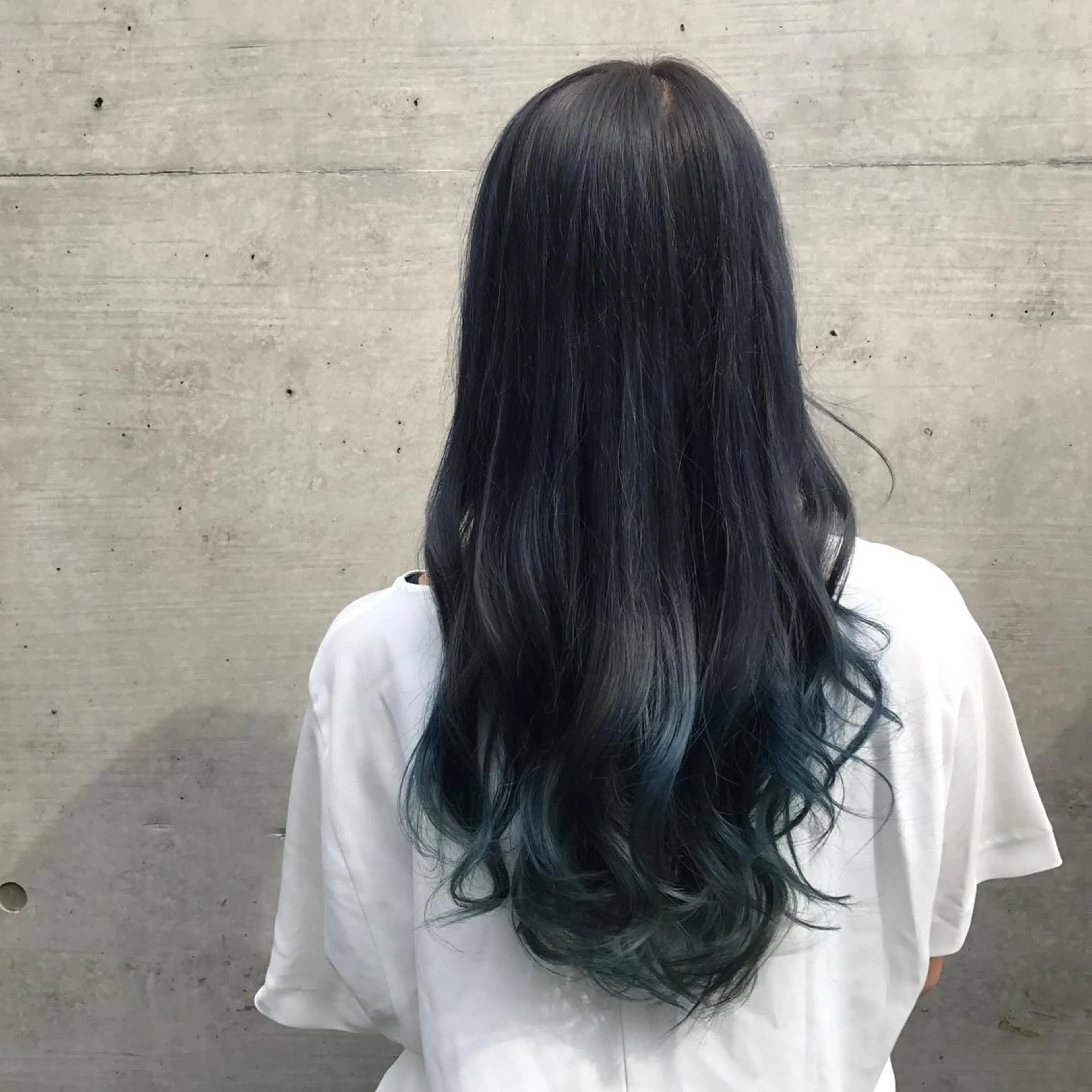 ロング カラー ブルーカラー ブルージュ ネイビーカラー ヘアカラー cfr professional artist salon所属・佐野 智史のヘアスタイル