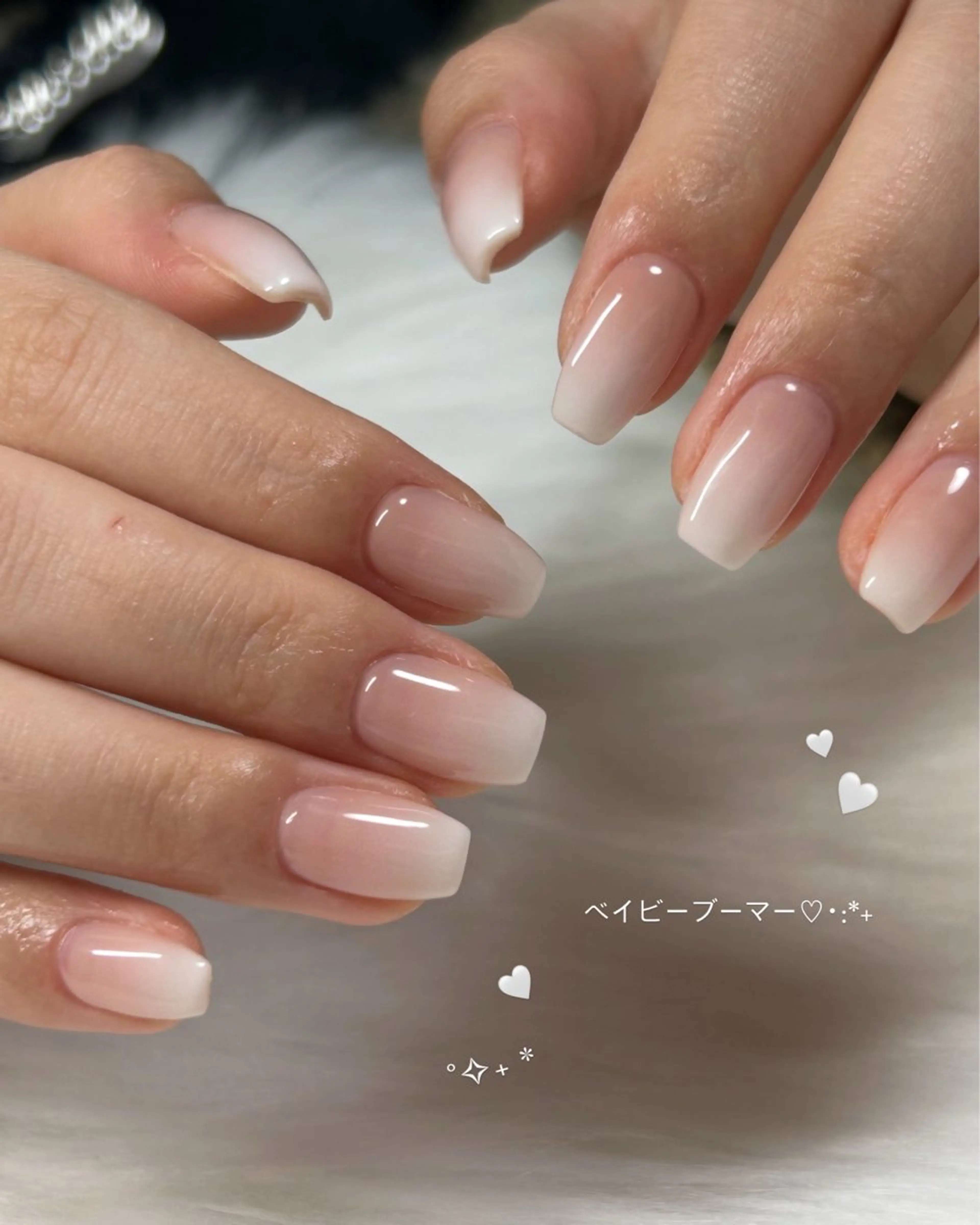 ネイル ジェルネイル グラデーション 持ち込み パラジェル ホワイト un jour所属・nailsalon unjourのネイルデザイン