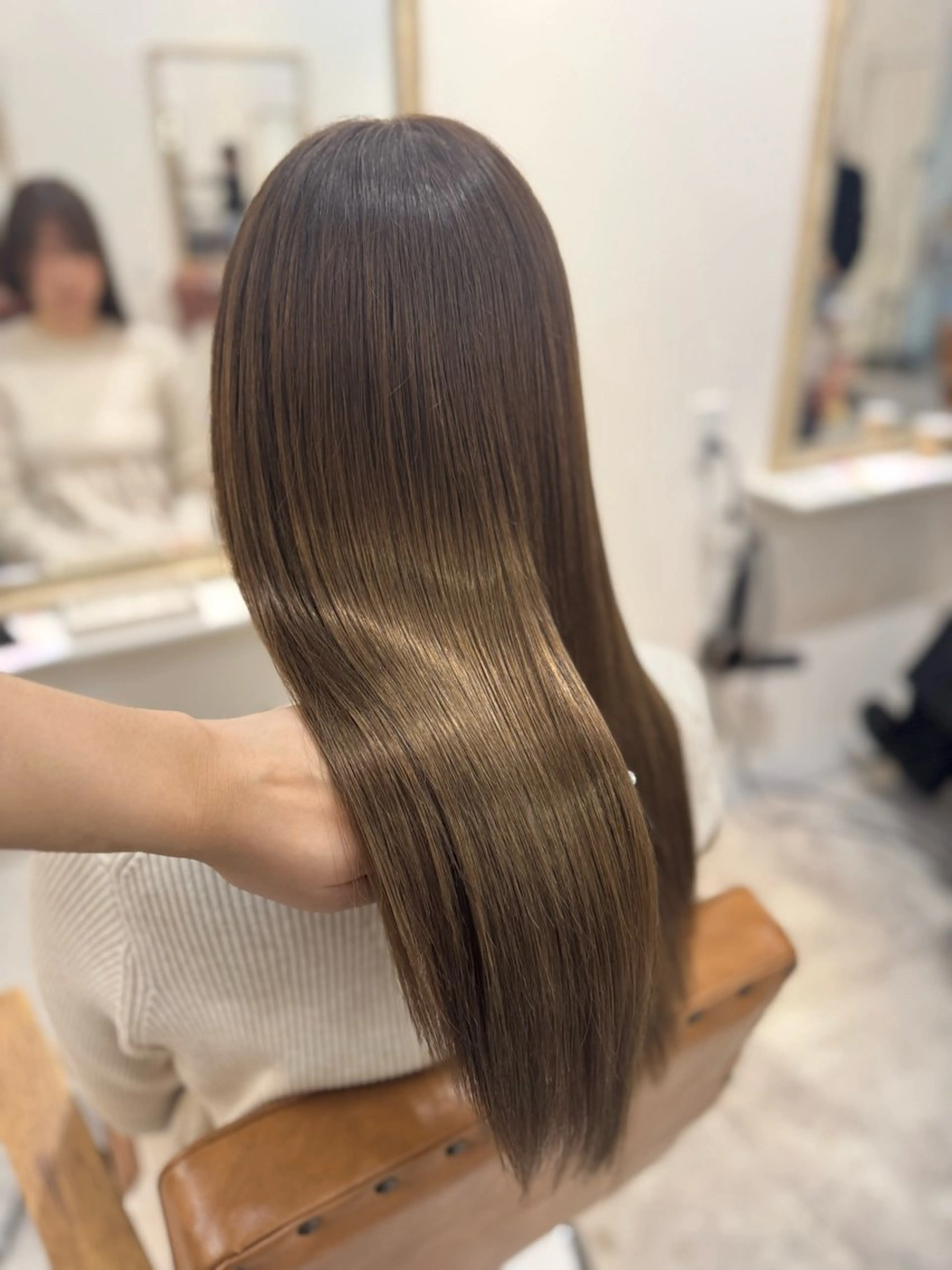 ロング カラー ベージュカラー ブリーチ ブラウンカラー ブラウンベージュ 透明感カラー 赤み無し柔らかカラー 【梅田】madokaのヘアスタイル