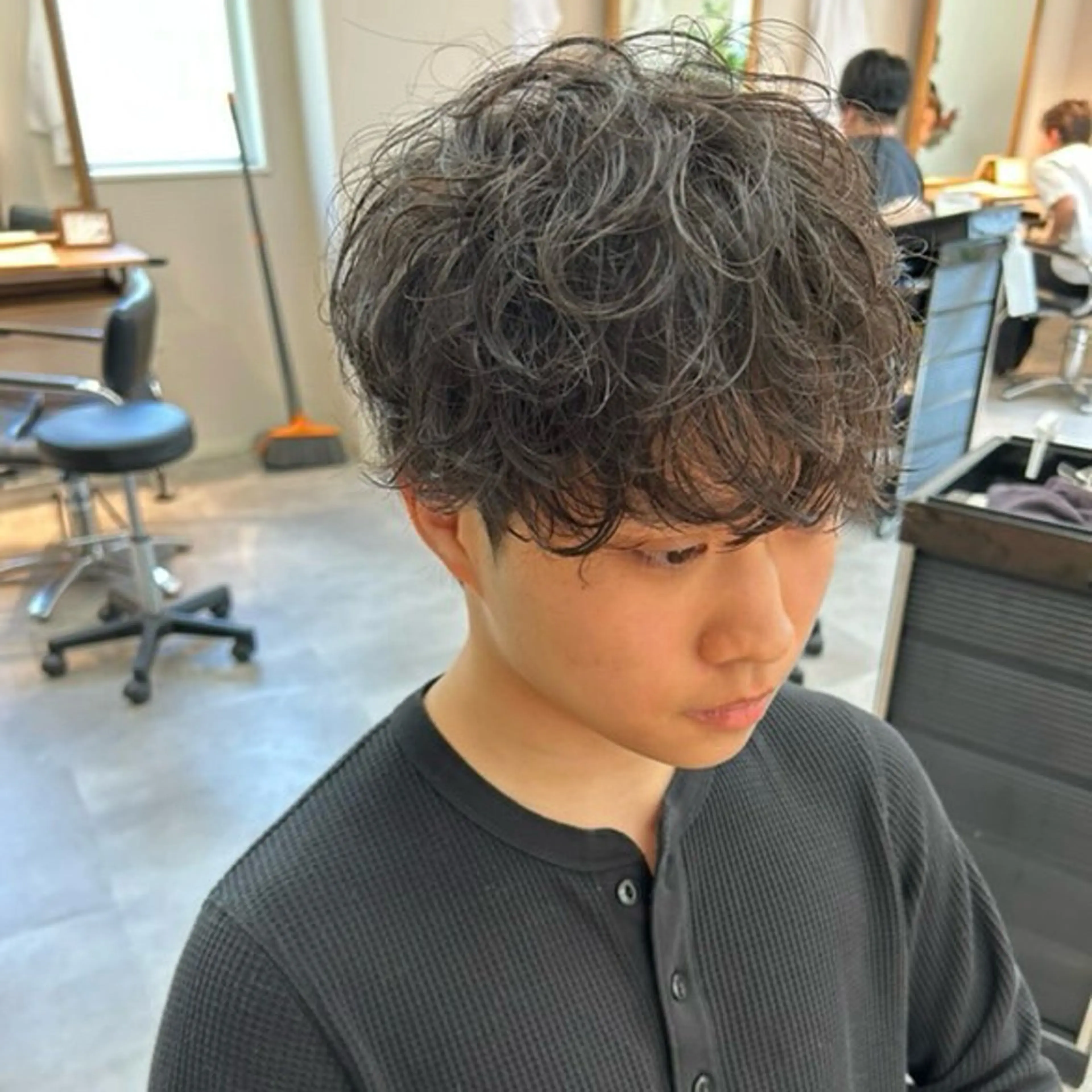パーマ メンズ フェザーパーマ カルマパーマ メンズ韓国風 メンズパーマ メンズショート カット パーマ 【メンズ韓国ヘア】 千葉駅/関のヘアスタイル