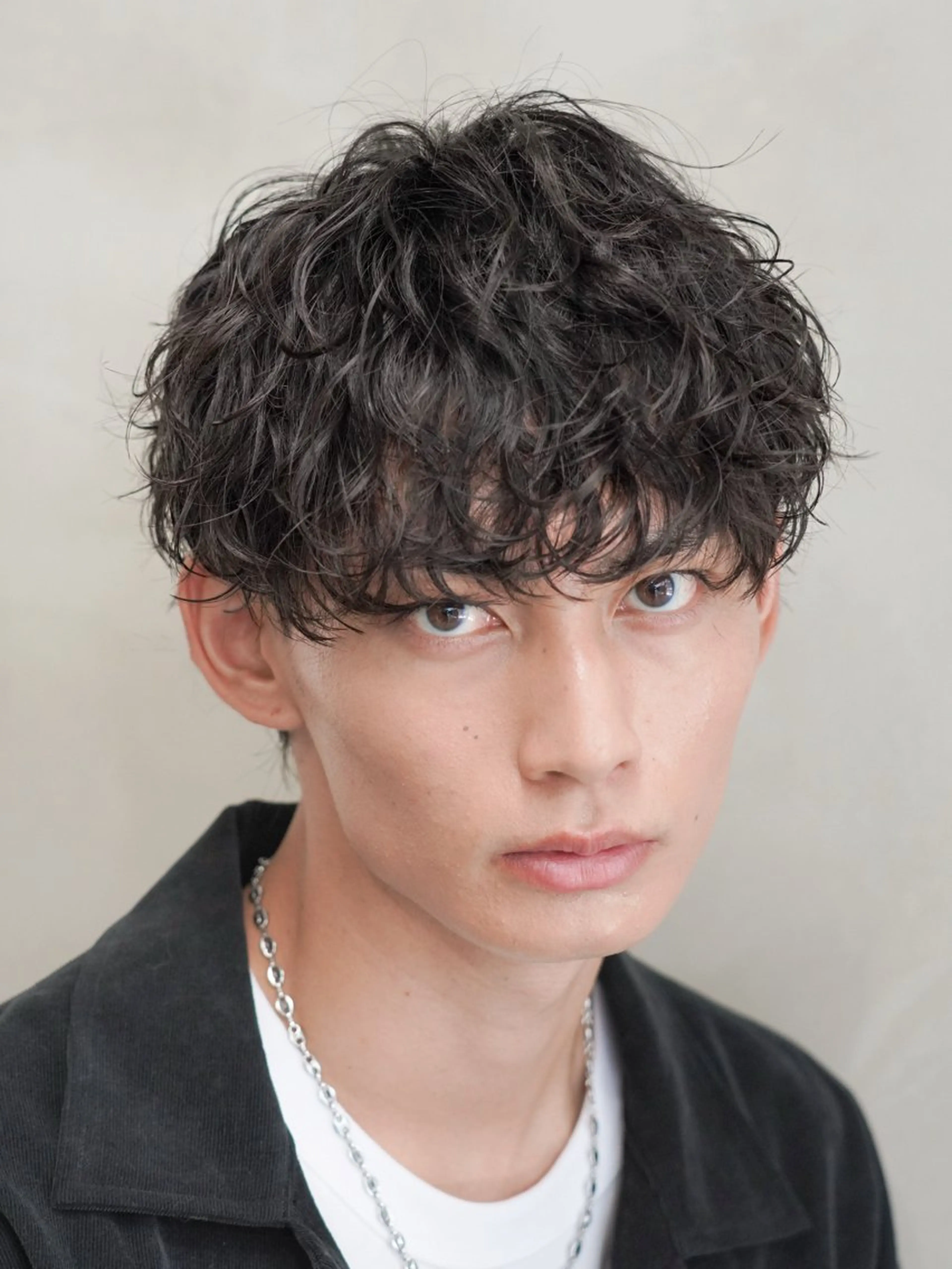 ショート パーマ メンズ センターパート コンマヘア フェードカット カルマパーマ マッシュ カット パーマ トリートメント ヘアセット 美容師歴6年 fifth前比嘉💥のヘアスタイル