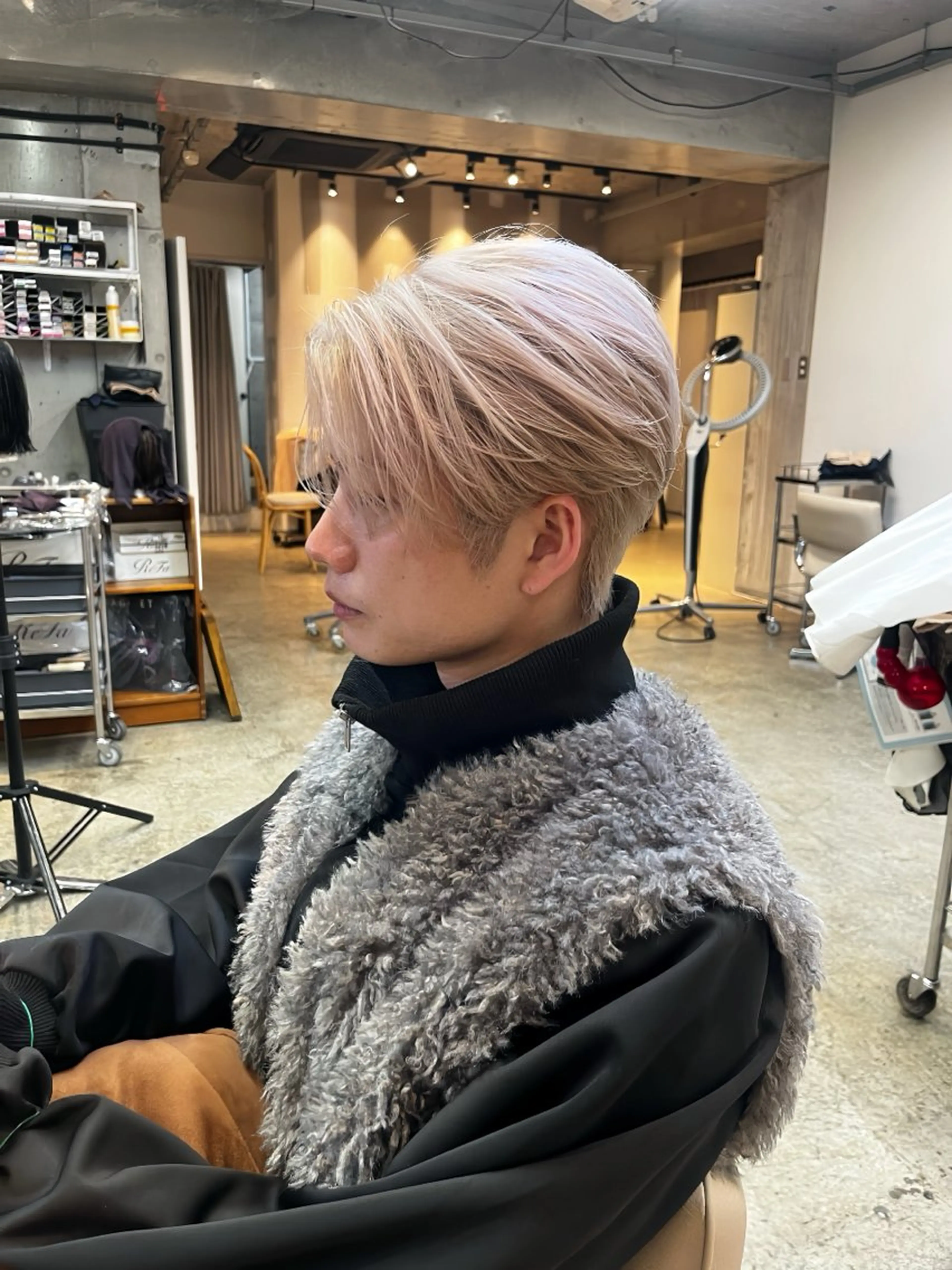 カラー ヘアカラー ウルフとハイトーン オタク美容師のユウトのヘアスタイル