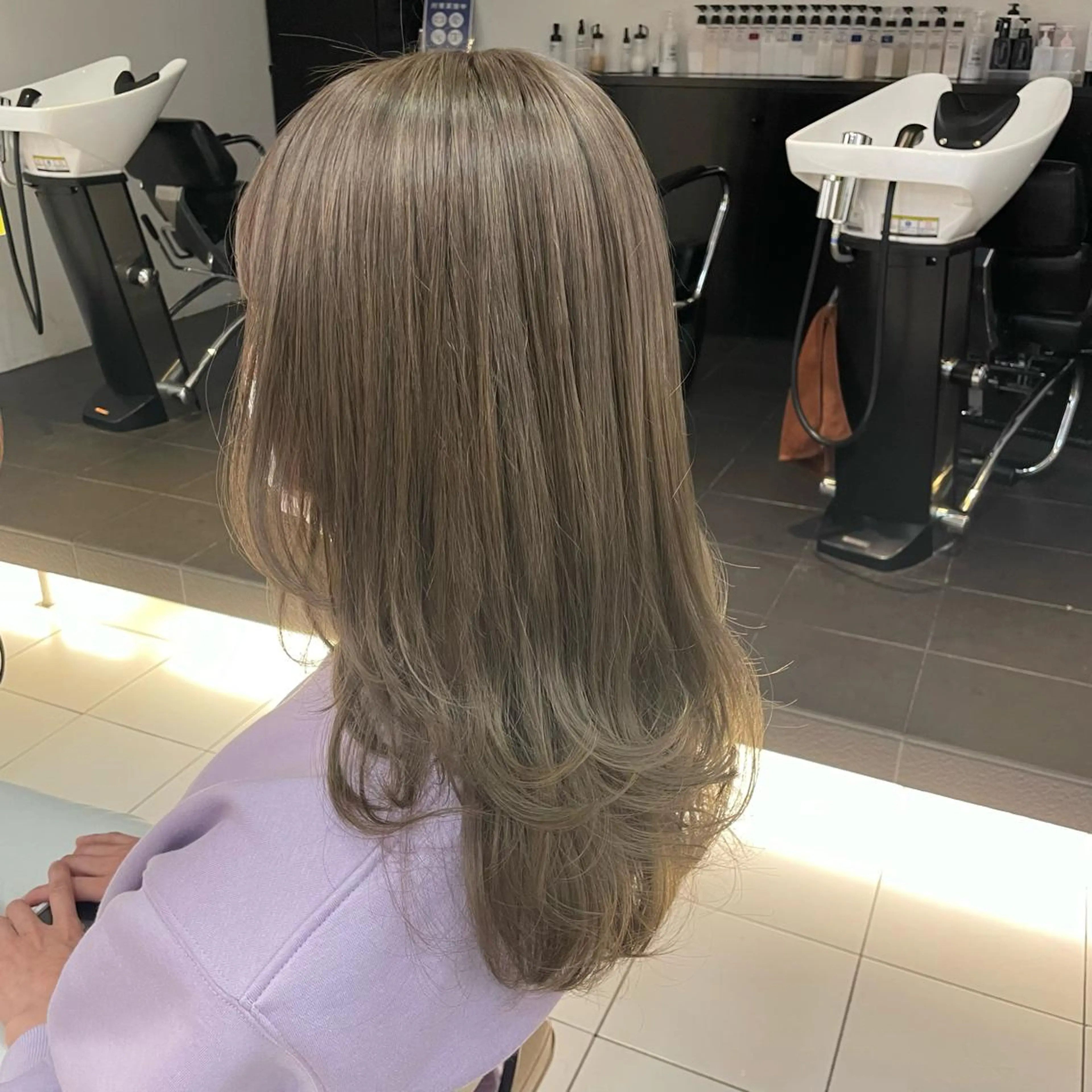 セミロング カラー ブリーチ グレージュ ミルクティーグレージュ 透明感カラー/ 寺田千雅子のヘアスタイル