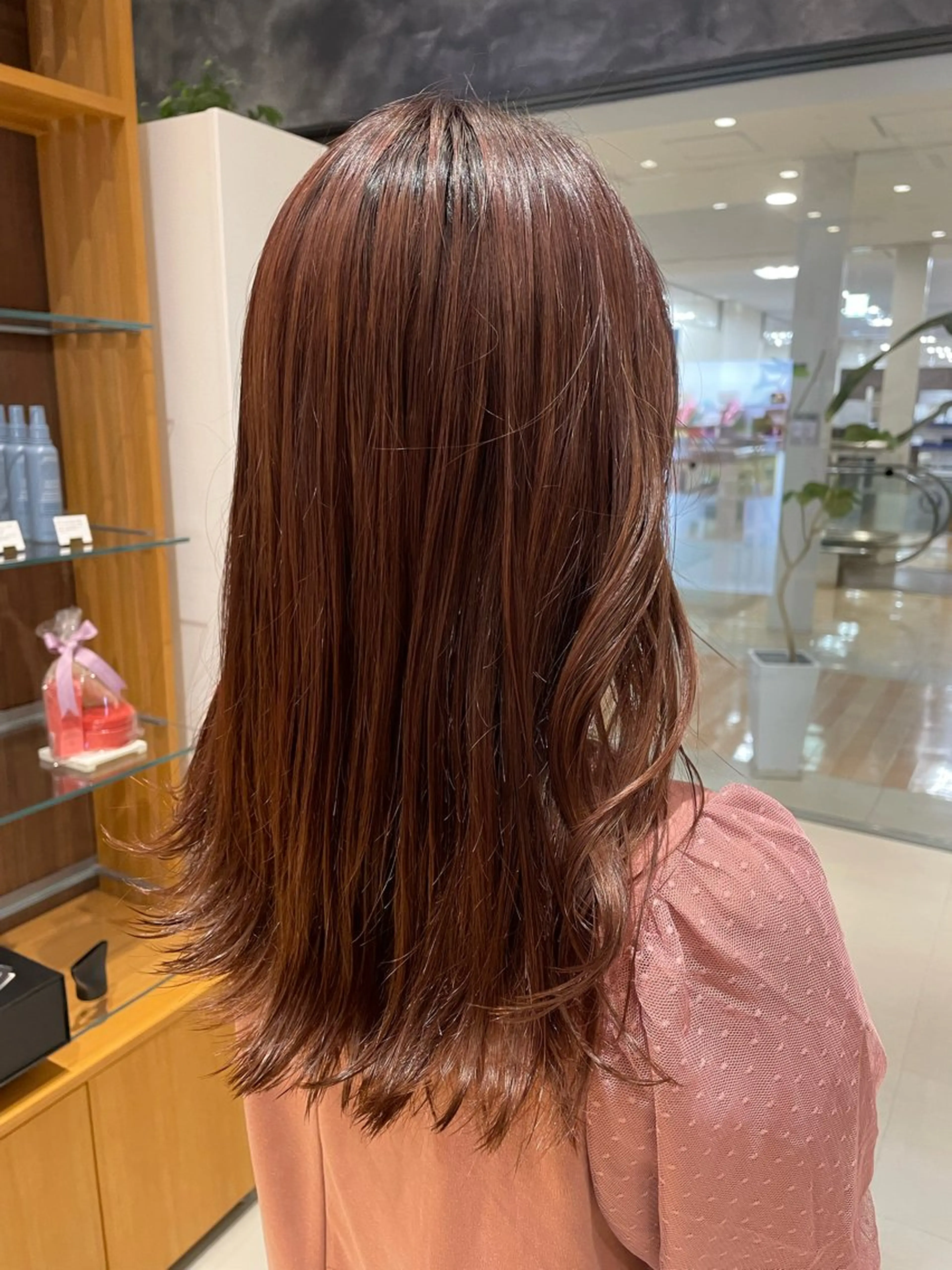 ロング ピンクブラウン キルンサンピアン所属・ナチュラルカラー 児玉優香のヘアスタイル