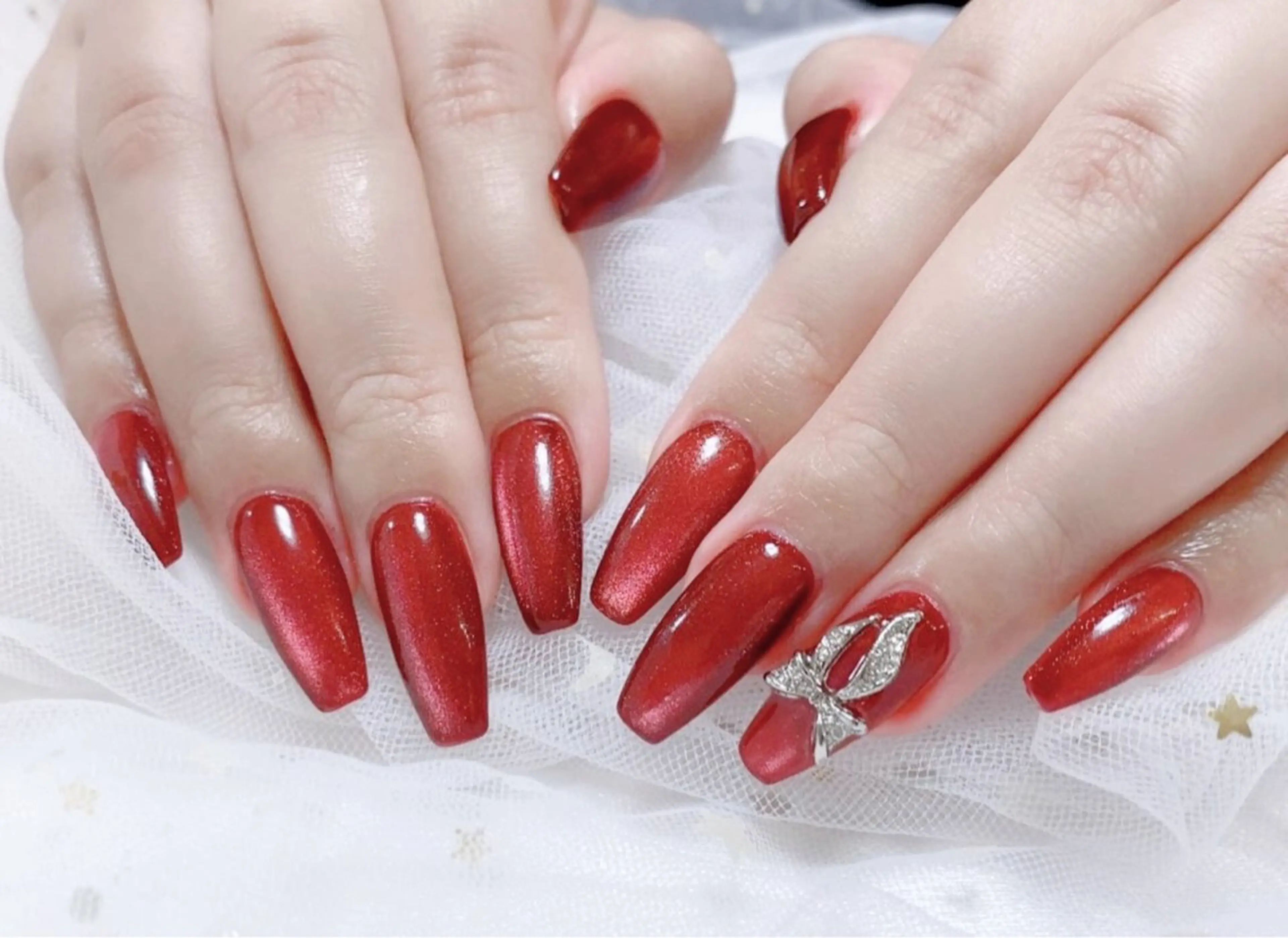 ネイル ボルドー チークネイル フレンチネイル グラデーション ハート ハンドネイル Mimo beau ty   salonのネイルデザイン