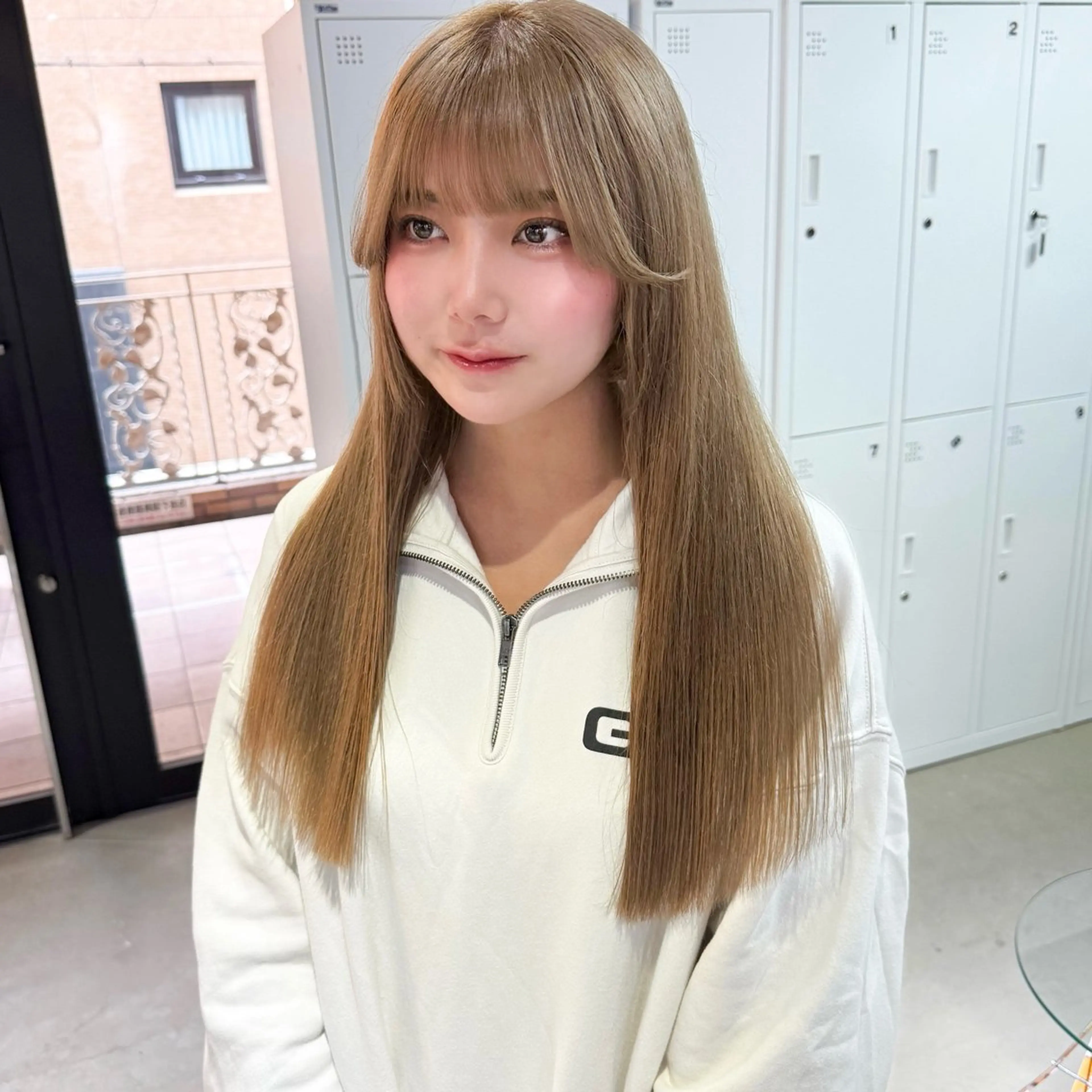 ロング カラー ベージュカラー ブリーチ ケアブリーチ ミルクティーベージュ ヘアカラー トリートメント レイヤー/暖色/ ミルクティー/マリアのヘアスタイル