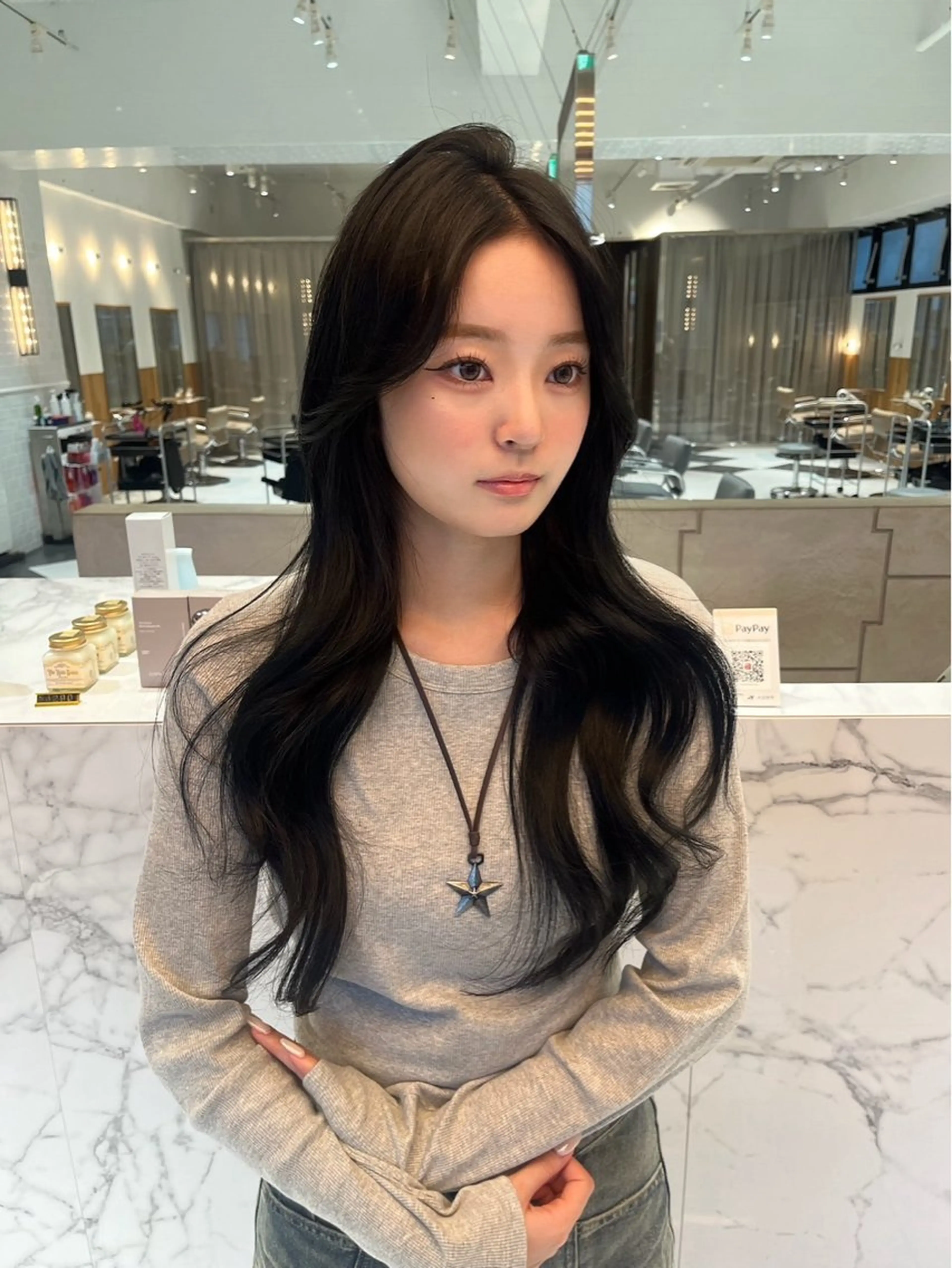 ロング カット ヘアカラー haruna .のヘアスタイル