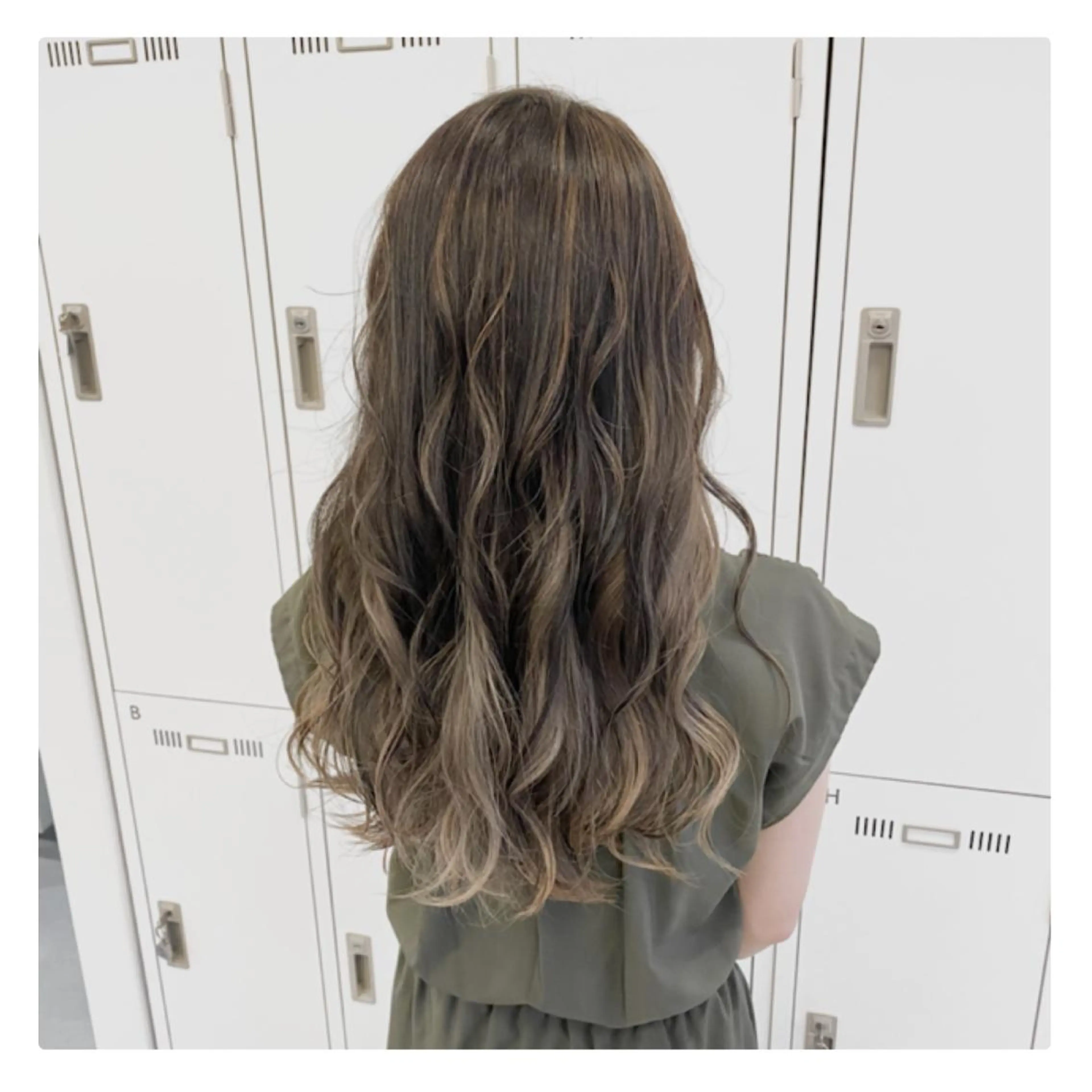 ロング カラー カット ヘアカラー トリートメント YUNA ユウナのヘアスタイル