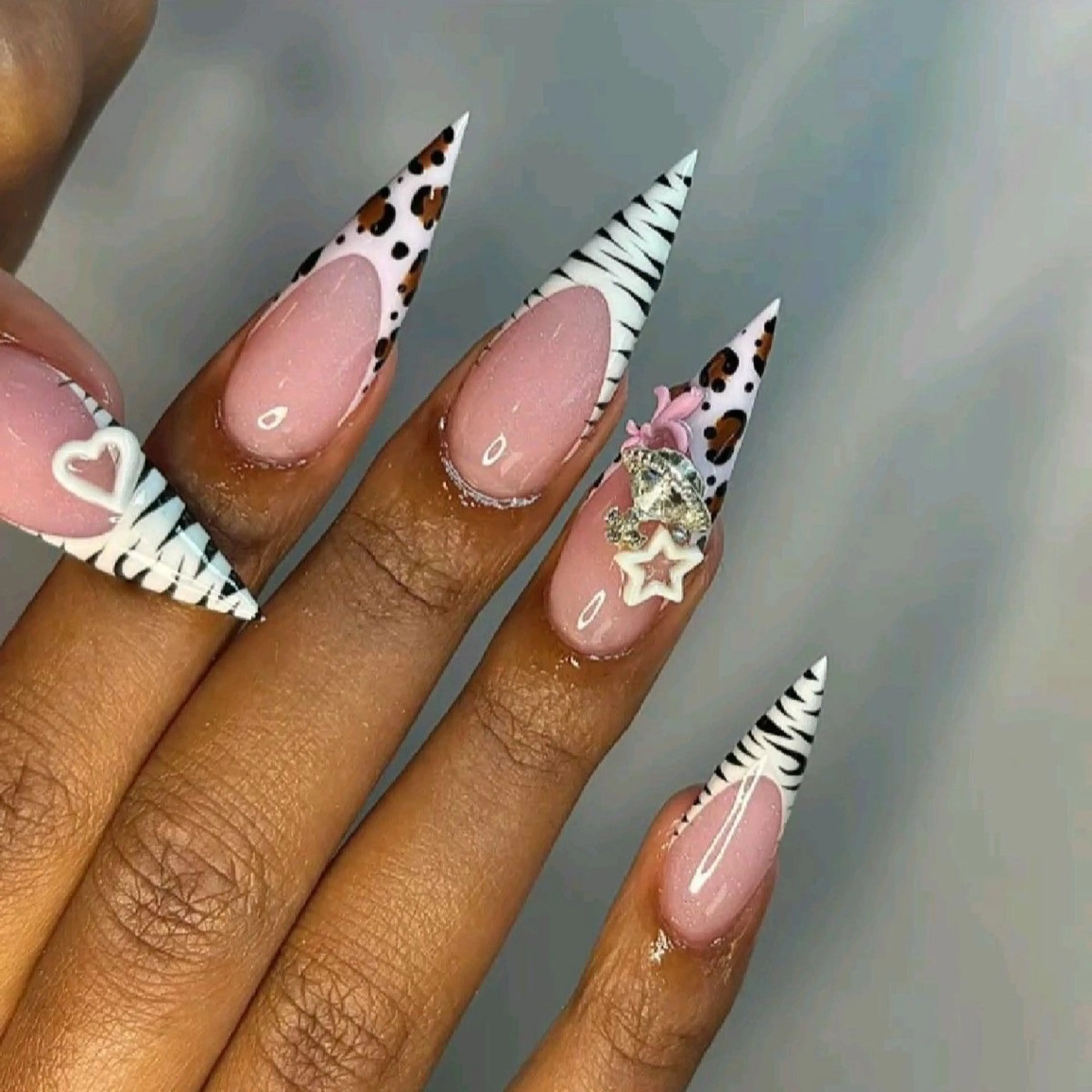 ネイル アートネイル 長さ出し ジェルネイル マグネットネイル ニュアンスネイル ハンドネイル Cloudy Chan 歌舞伎町のネイルデザイン