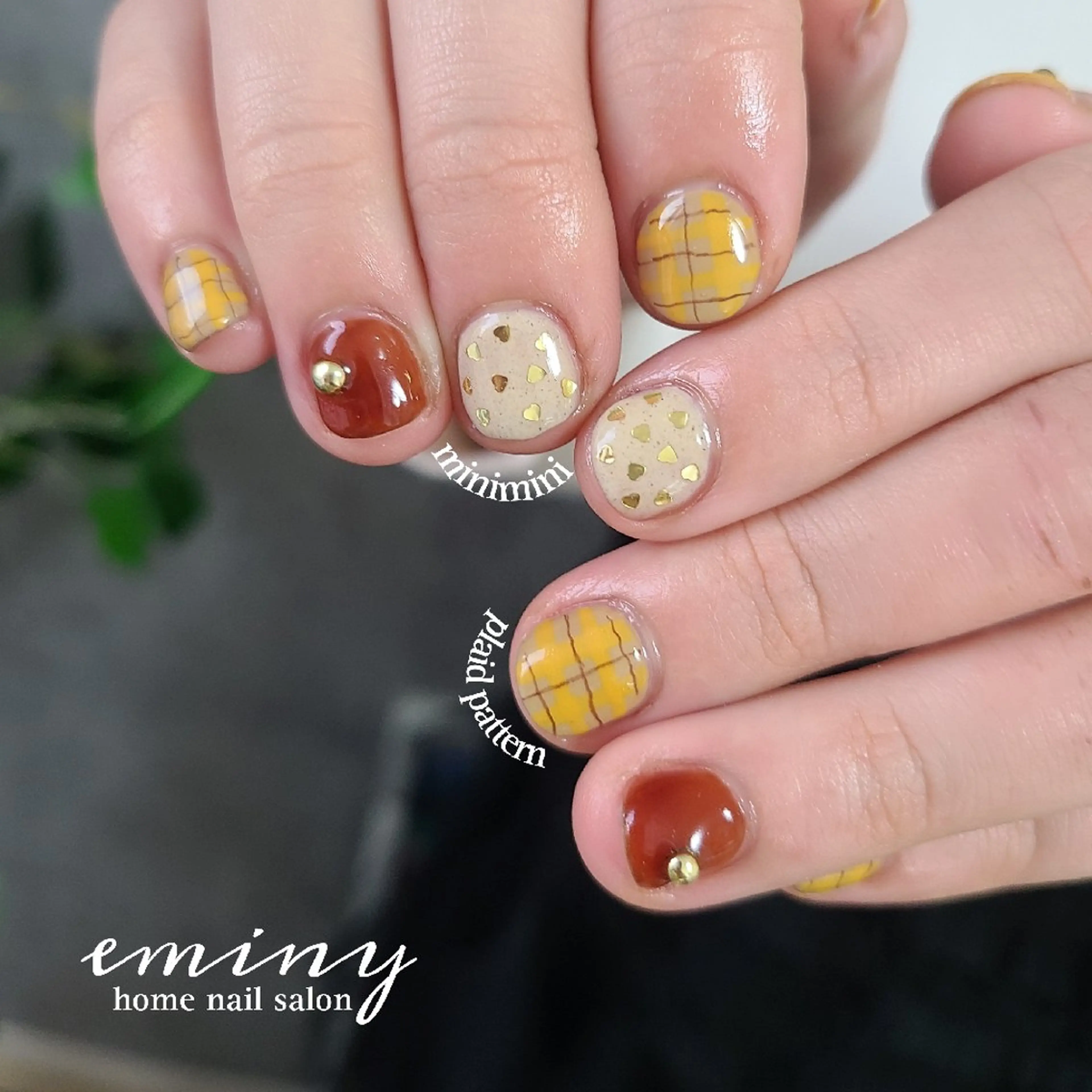 ネイル ハート キラキラネイル 韓国ネイル ショートネイル 冬ネイル ハンドネイル nail salon  eminyのネイルデザイン