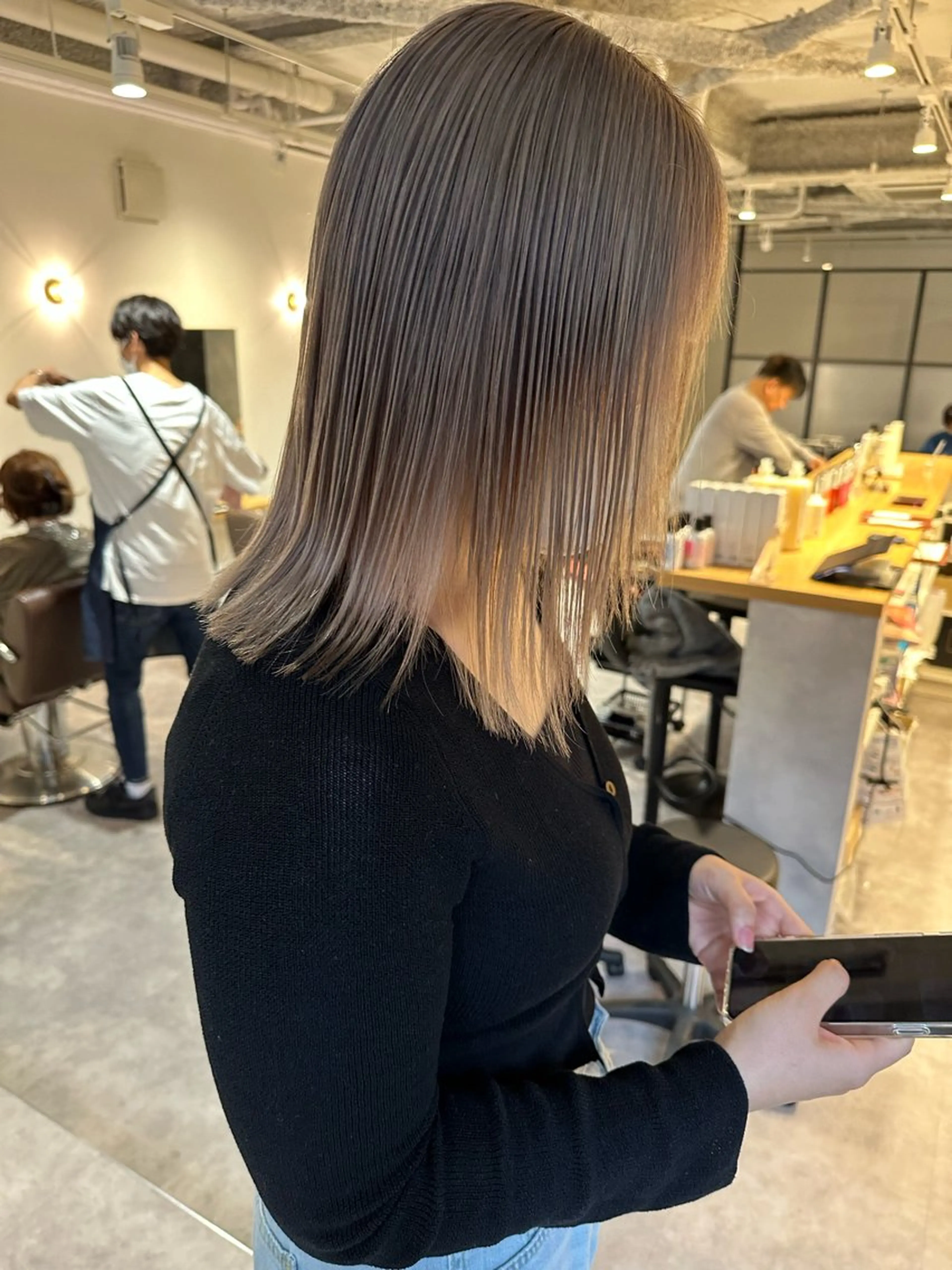 ミディアム カラー ブリーチ 抜きっぱなしブロンド ブロンド ケアブリーチ グレージュ カット ヘアカラー トリートメント デザインカラー ダイチのヘアスタイル