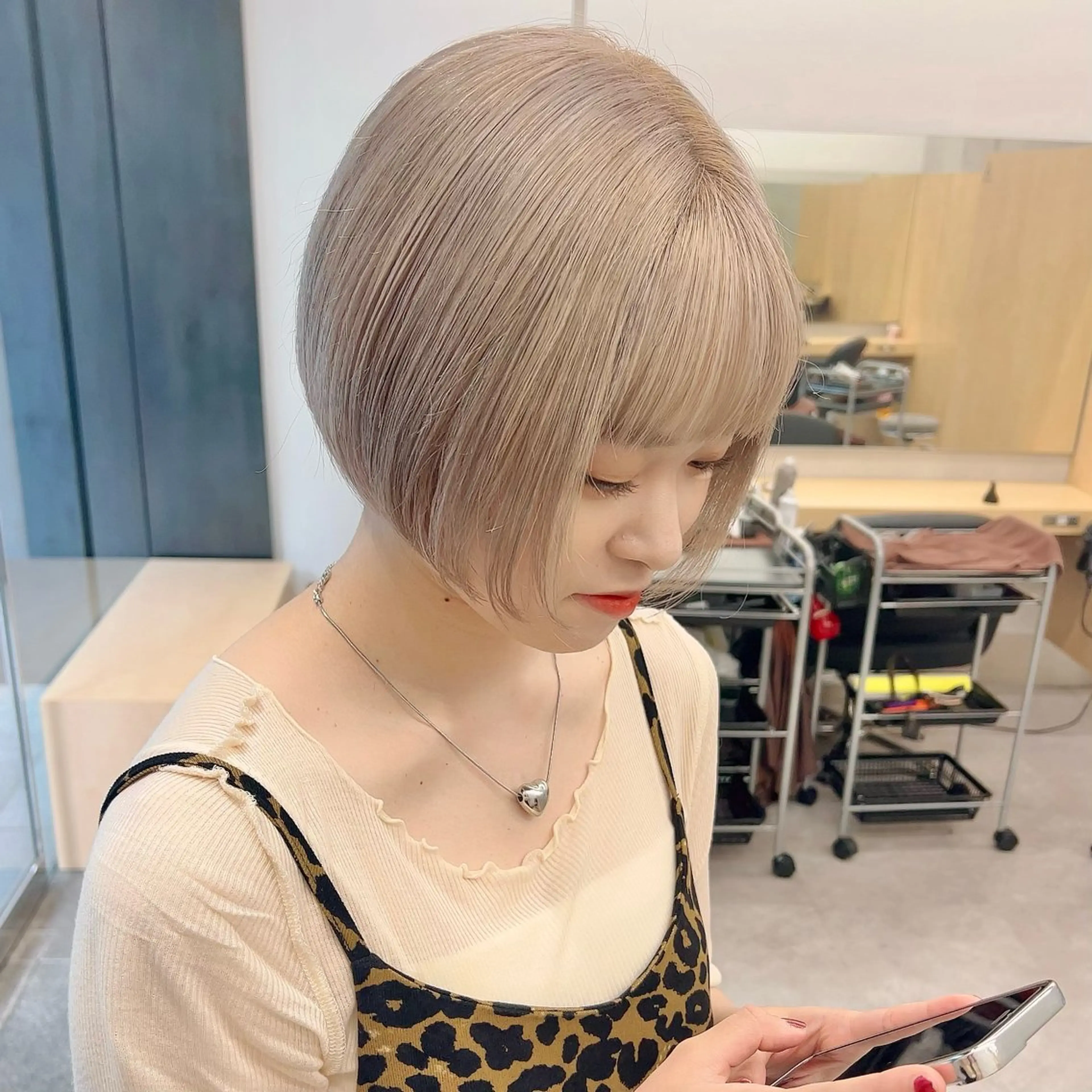 ショート カラー 🤍髪質改善➕透明感 カラー🤍川上葵のヘアスタイル