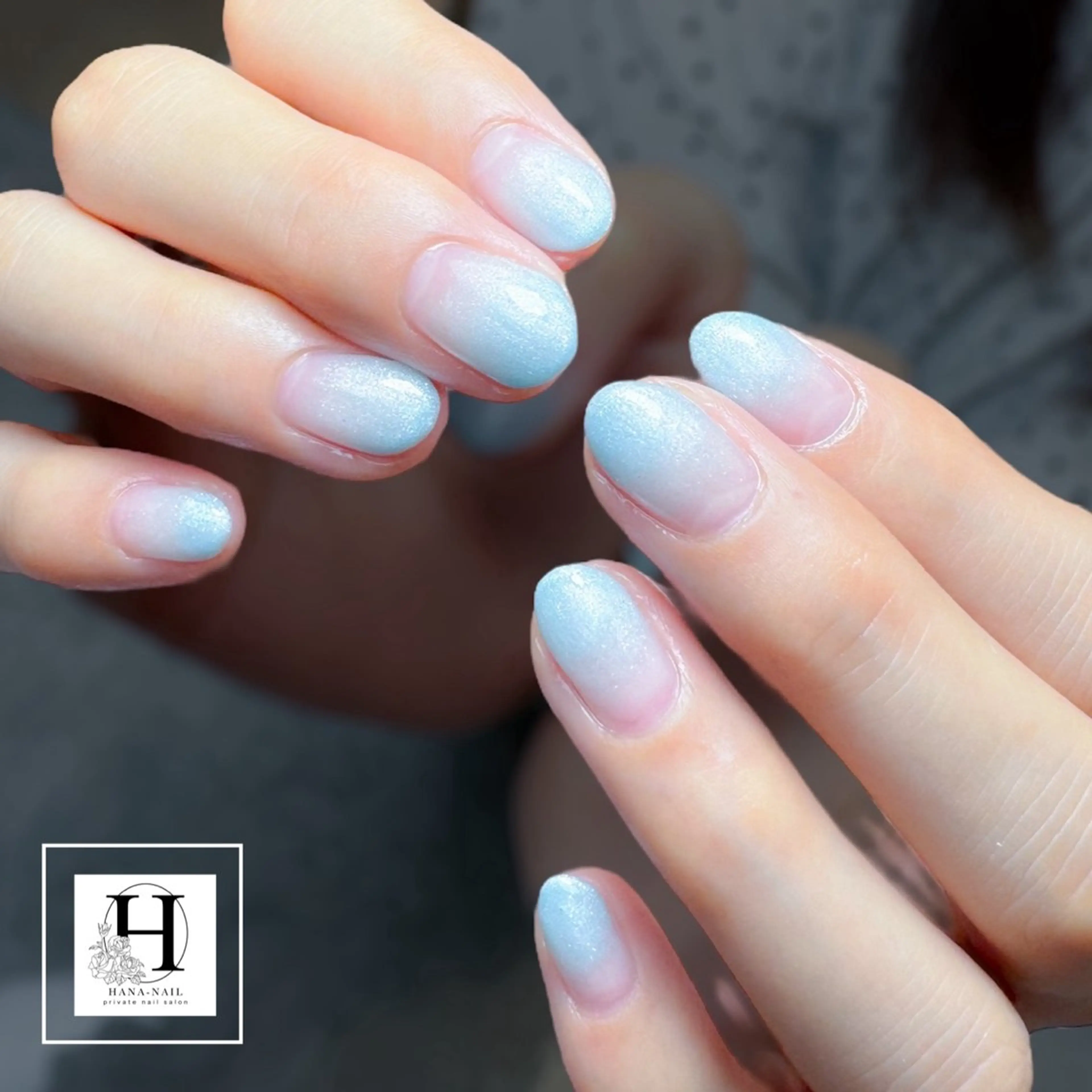 ネイル グラデーション キラキラネイル 水色 ハンドネイル HANA-NAILハナネイル福山所属・Kao hana-nailのネイルデザイン