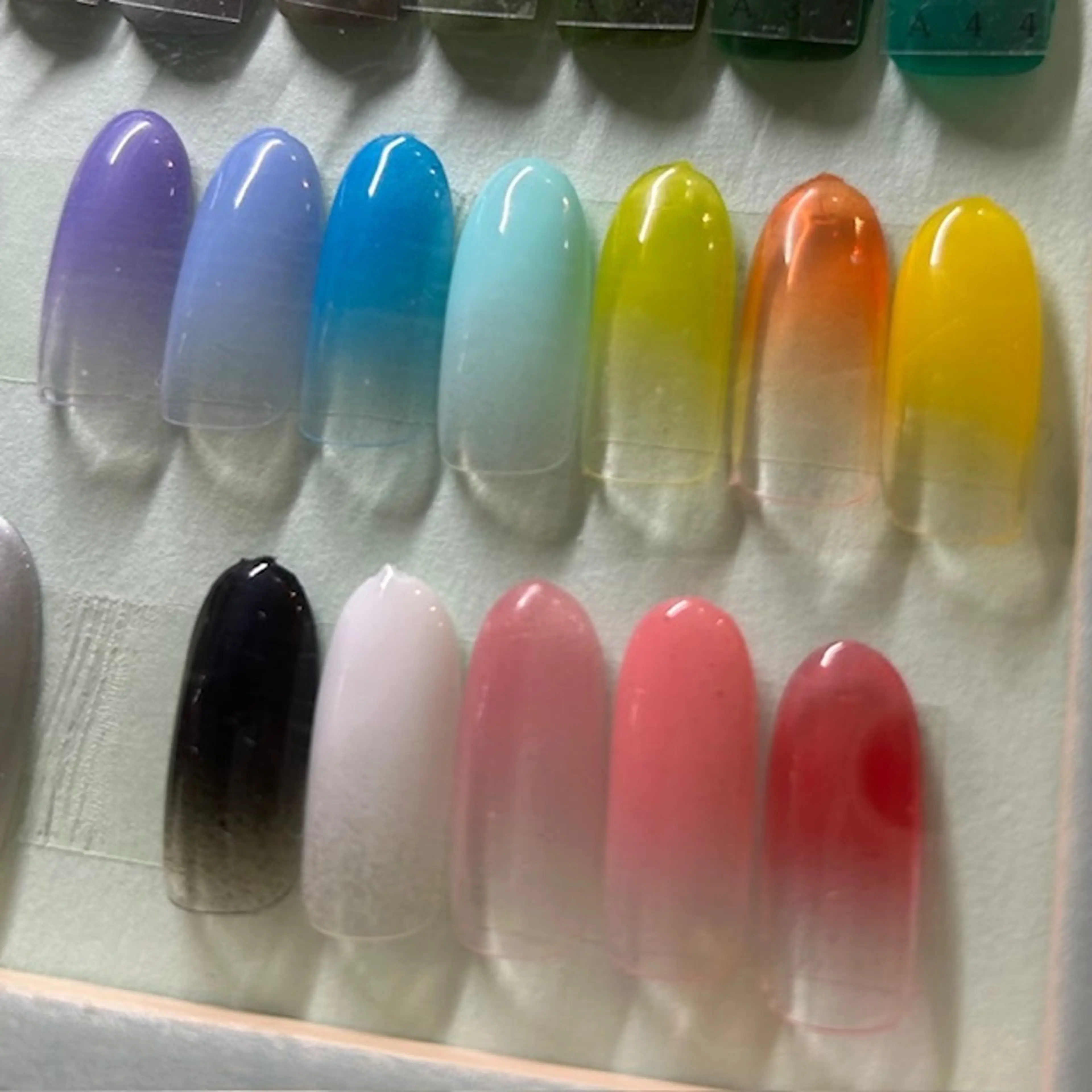 ジェルネイル　エアブラシグラデーション　minimo限定　練習モデルの写真