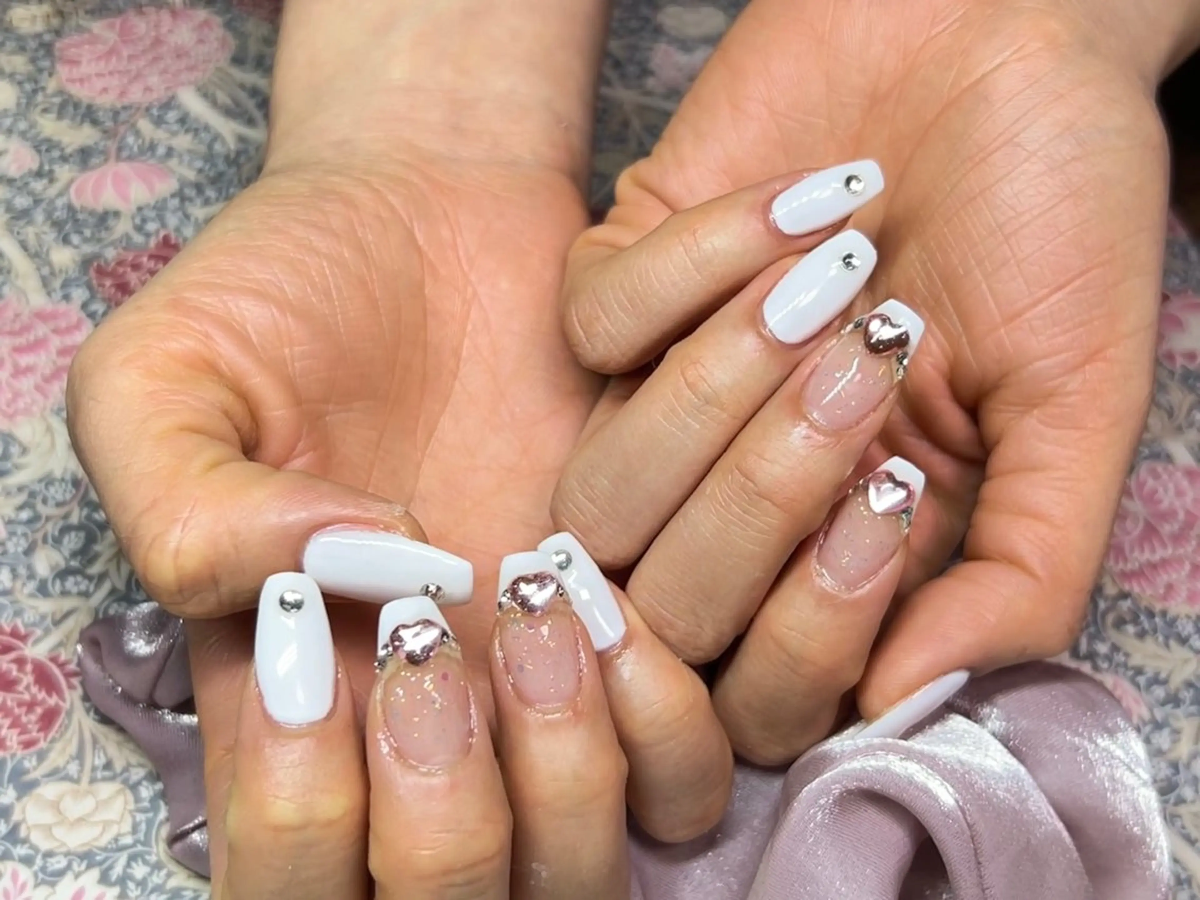 ネイル グラデーション ハート ラメ(グリッター) ラメグラデーション ホワイト ハンドネイル ★HOSHINO NAIL★新宿店のネイルデザイン