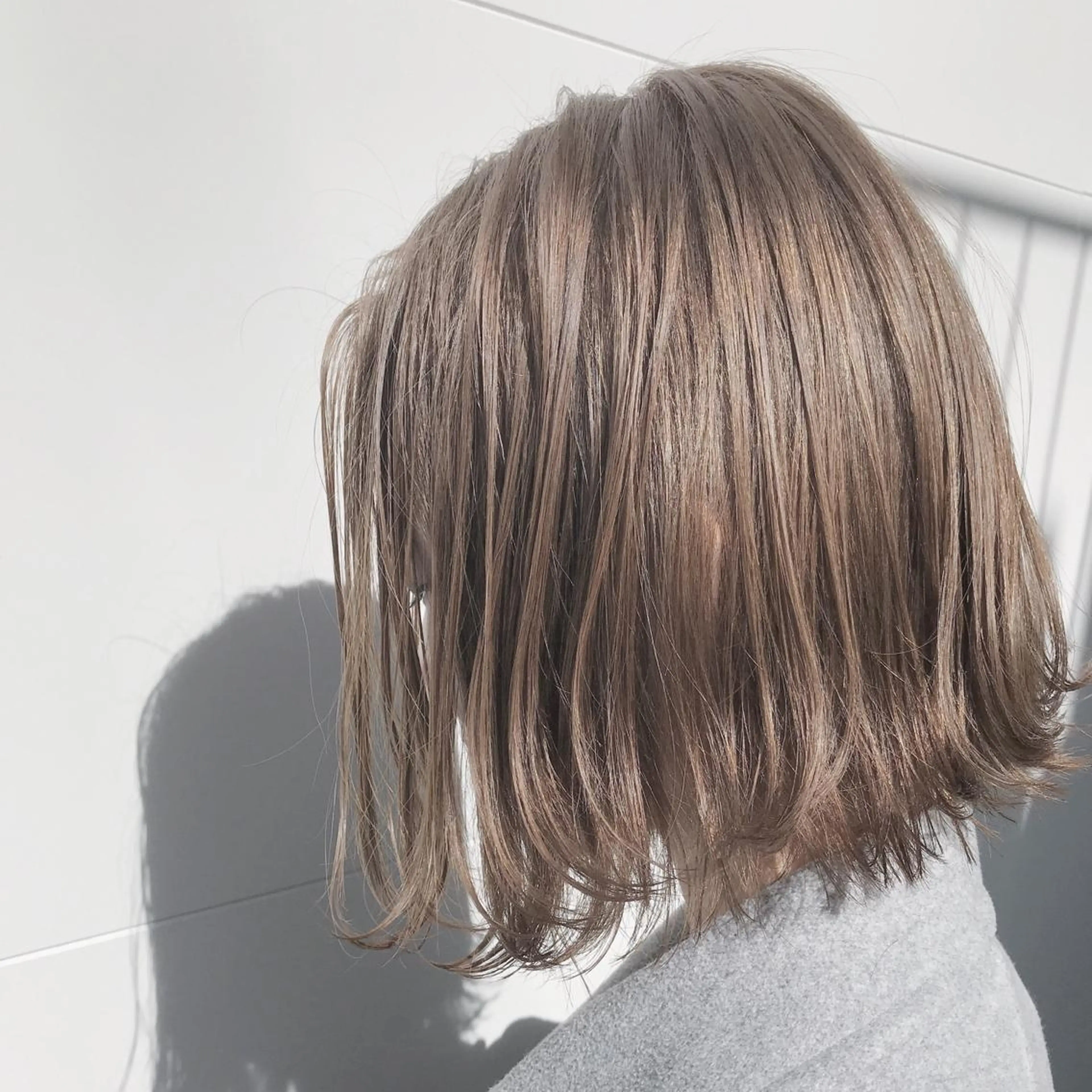 ミディアム カラー ブリーチ レイヤーウルフ エクステ磯部のヘアスタイル