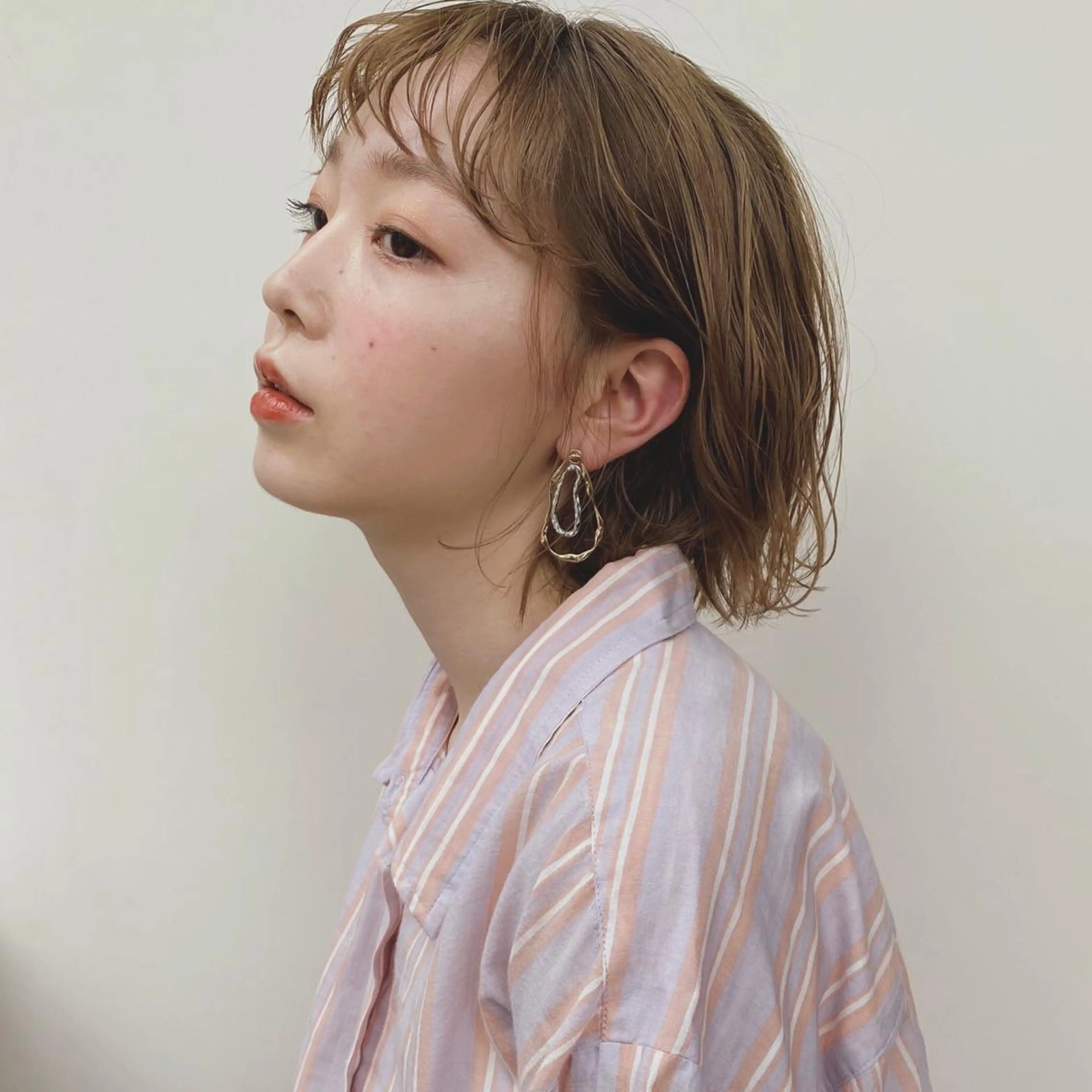 ミディアム カラー ベージュカラー ブリーチ youres hair 神楽坂はなれ店所属・飯田橋神楽坂＊個室 髪質改善hitomiのヘアスタイル