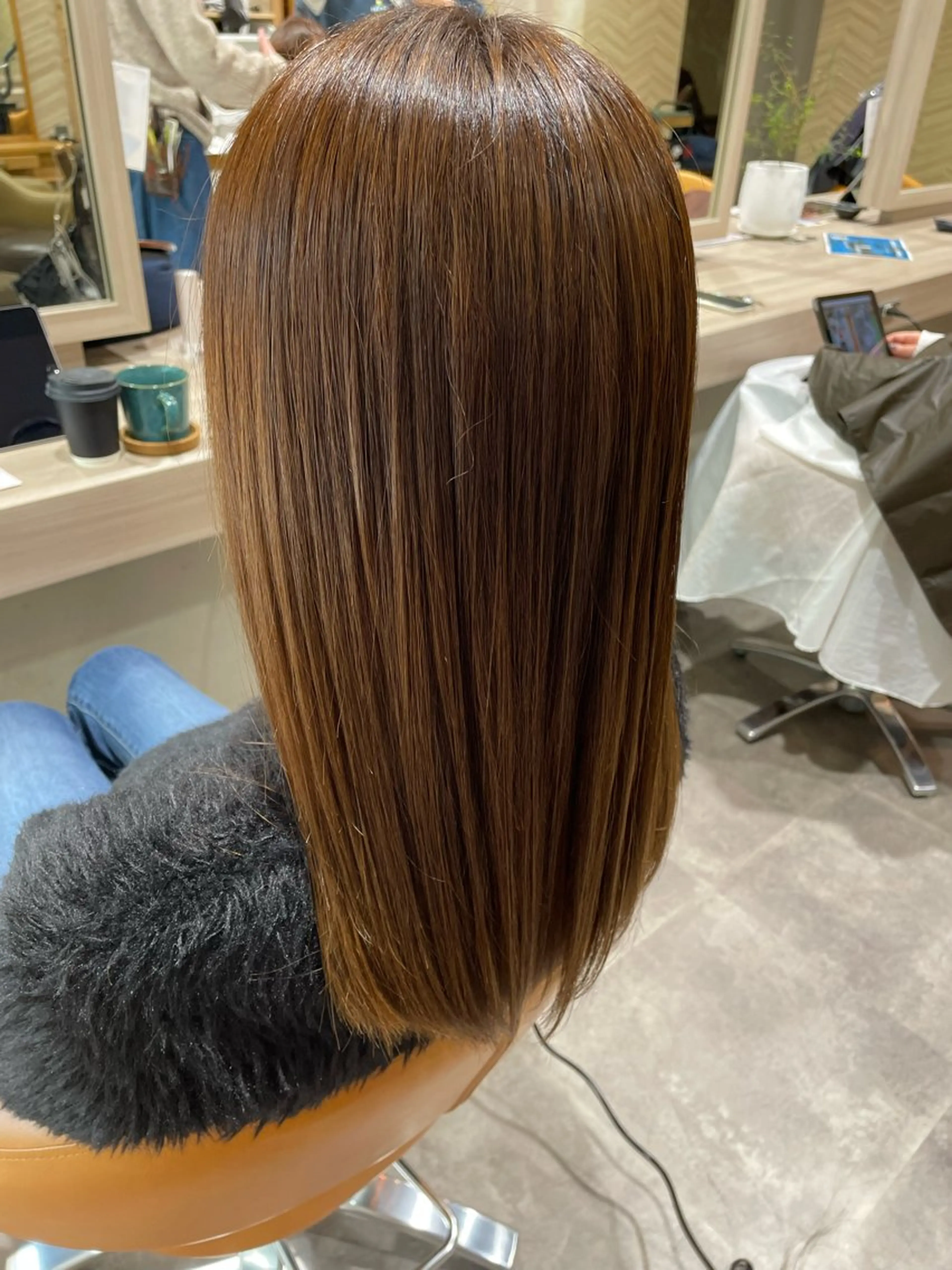 ロング カラー ベージュカラー ブリーチ 生盛 智穂子のヘアスタイル