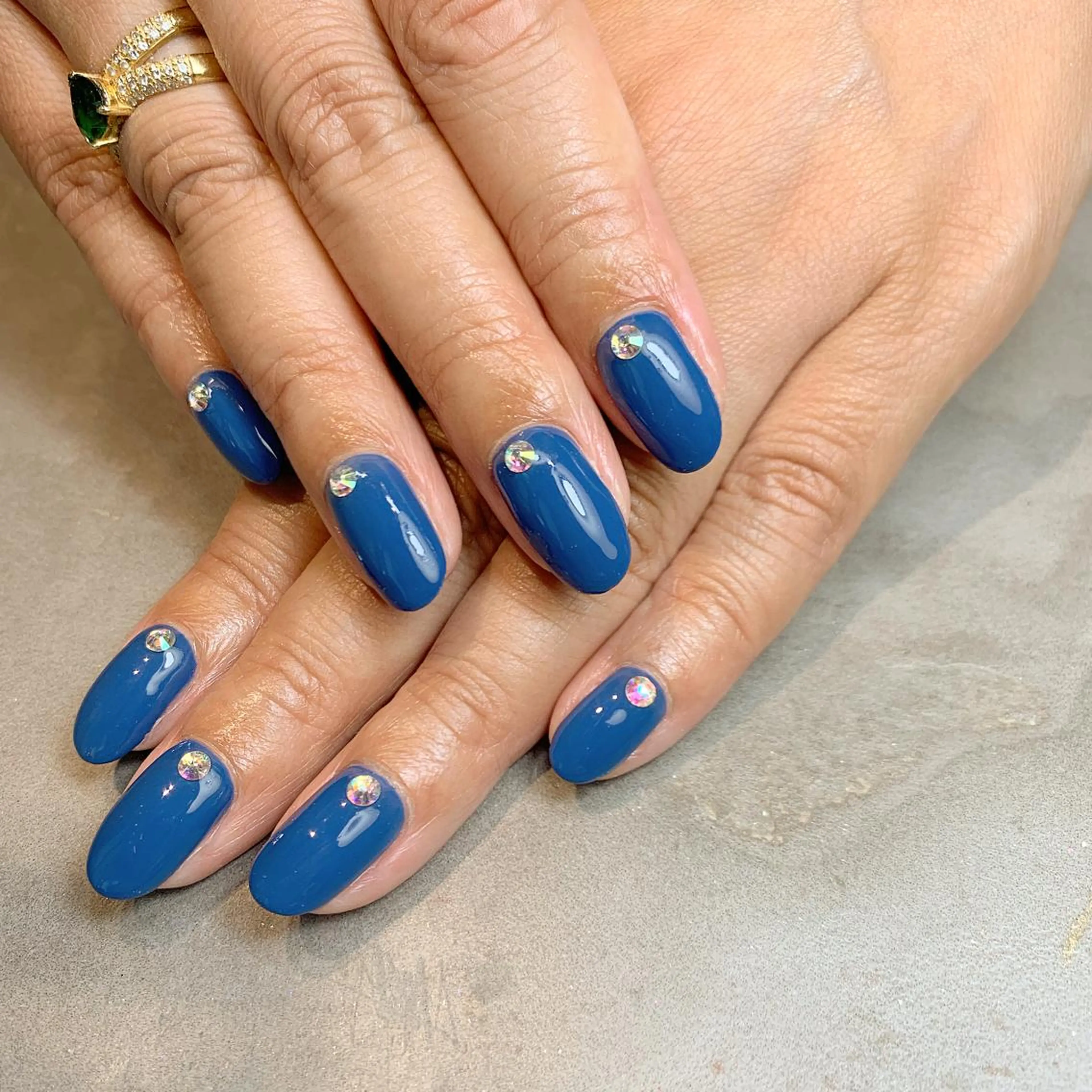 ネイル ストーンネイル アトリエ・マリス所属・福与 美幸のネイルデザイン