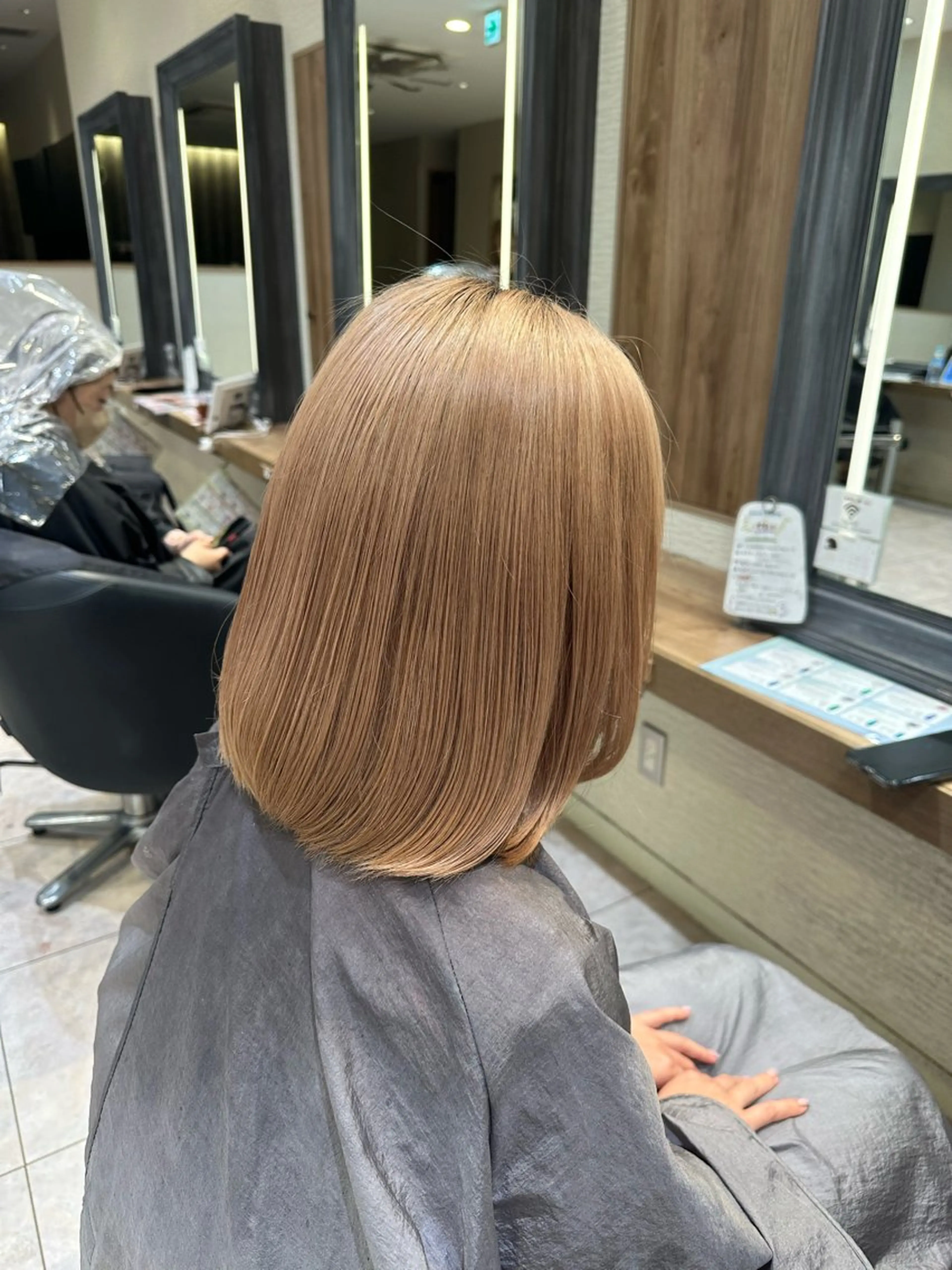 ヘアカラー 透け感×ハイトーン| パーマ カホ🪩🤍のヘアスタイル