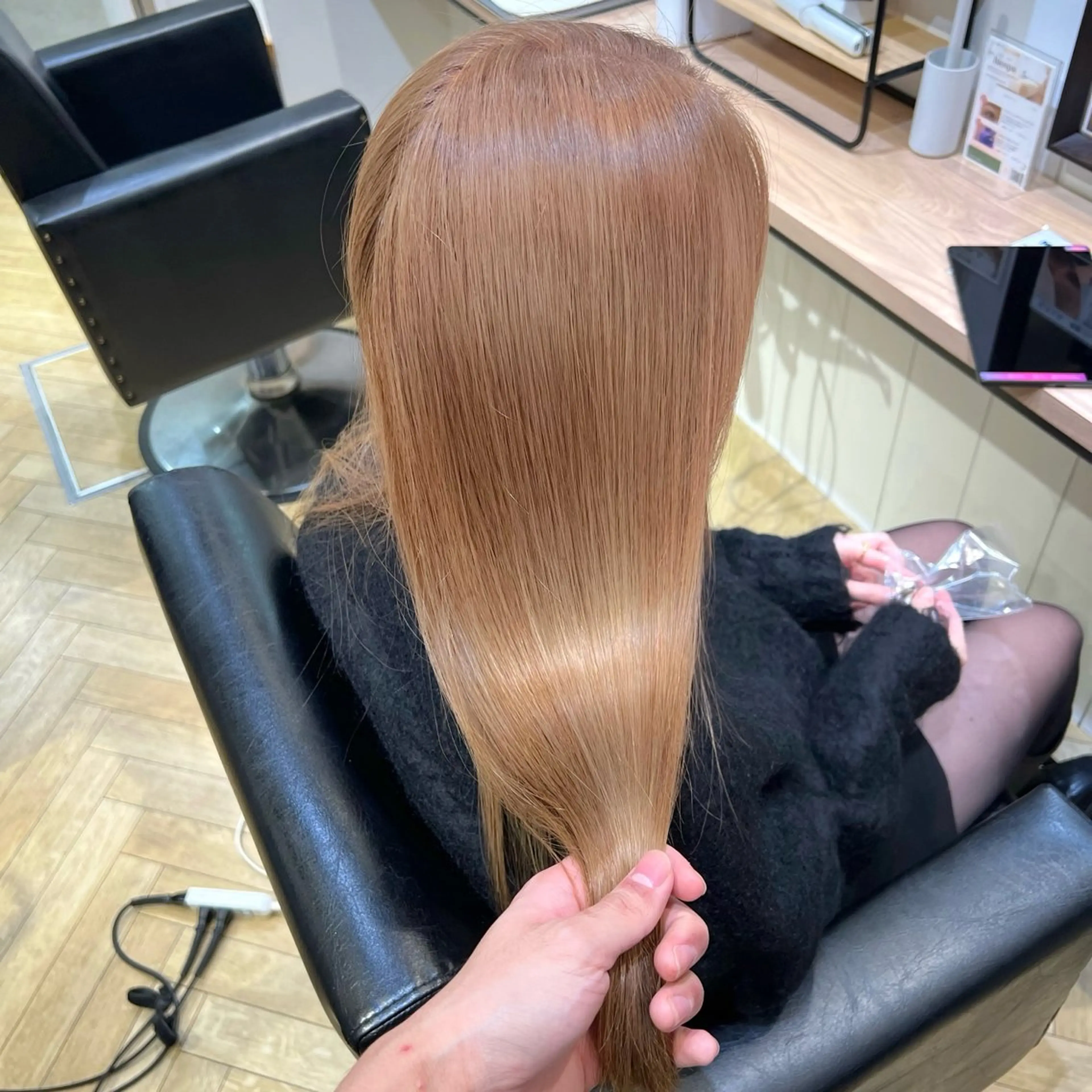 ロング カラー ブリーチ 三宅 昌太のヘアスタイル