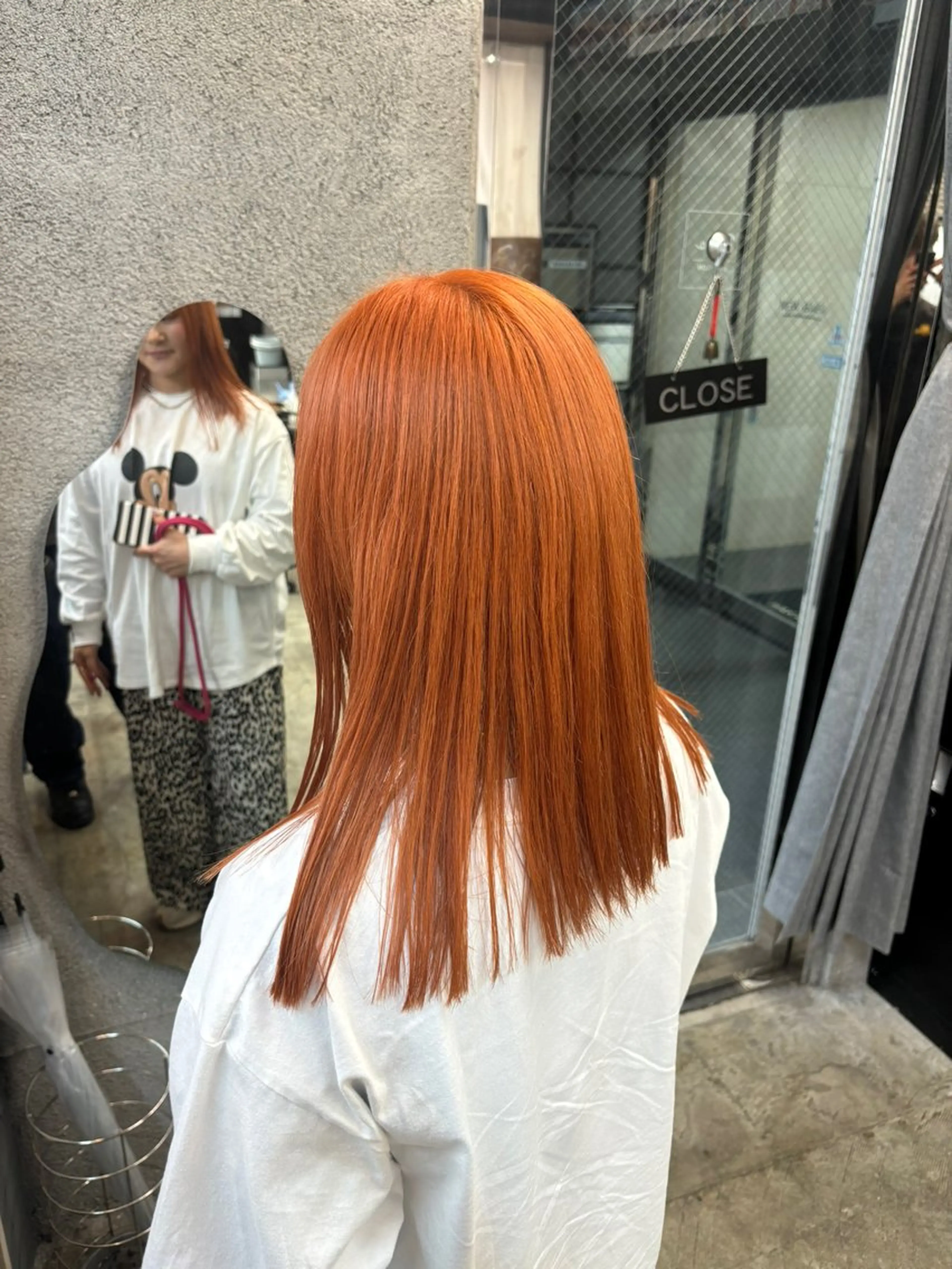 セミロング カラー 渡 汐音のヘアスタイル