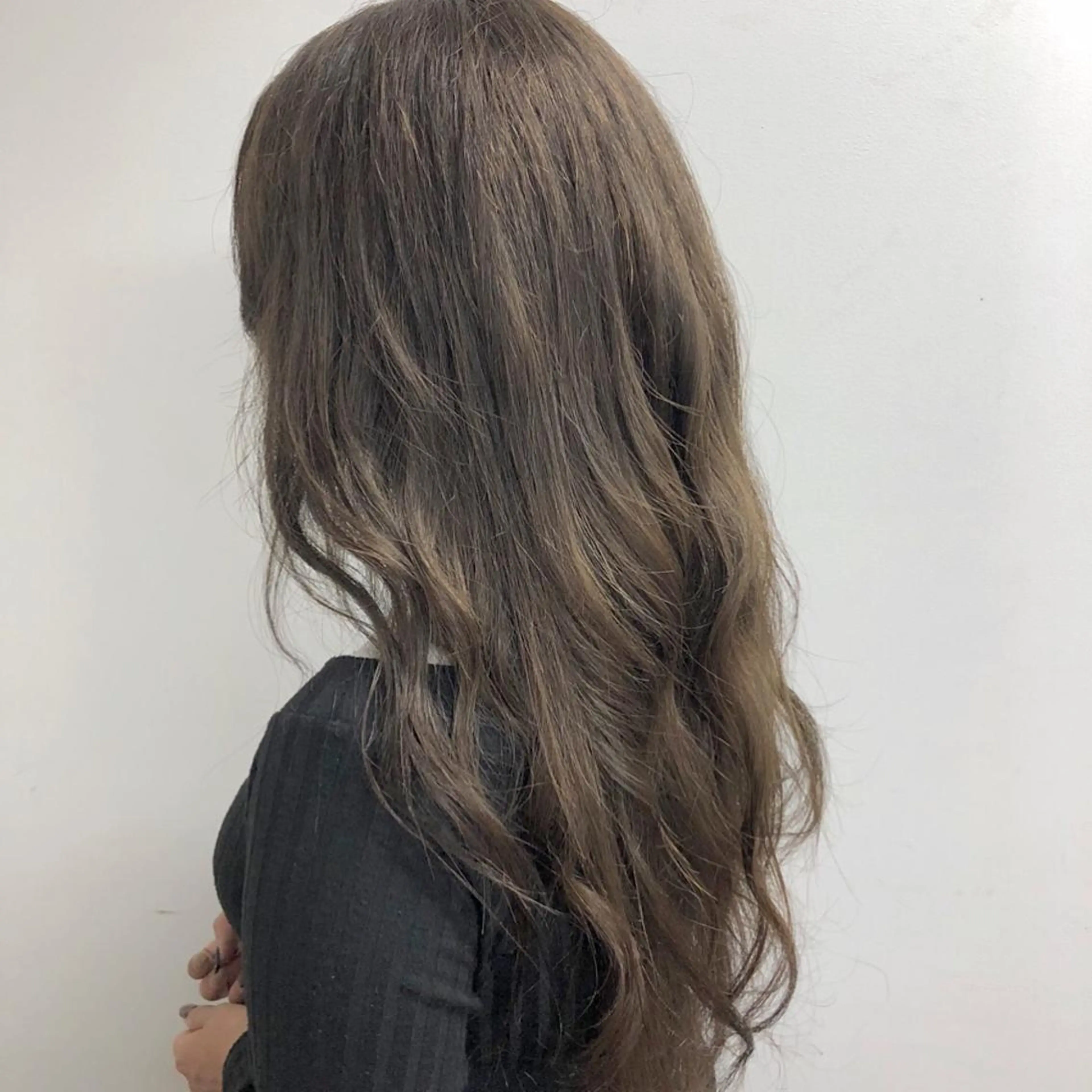 ロング カラー パーマ アライフ所属・牧田 真衣のヘアスタイル