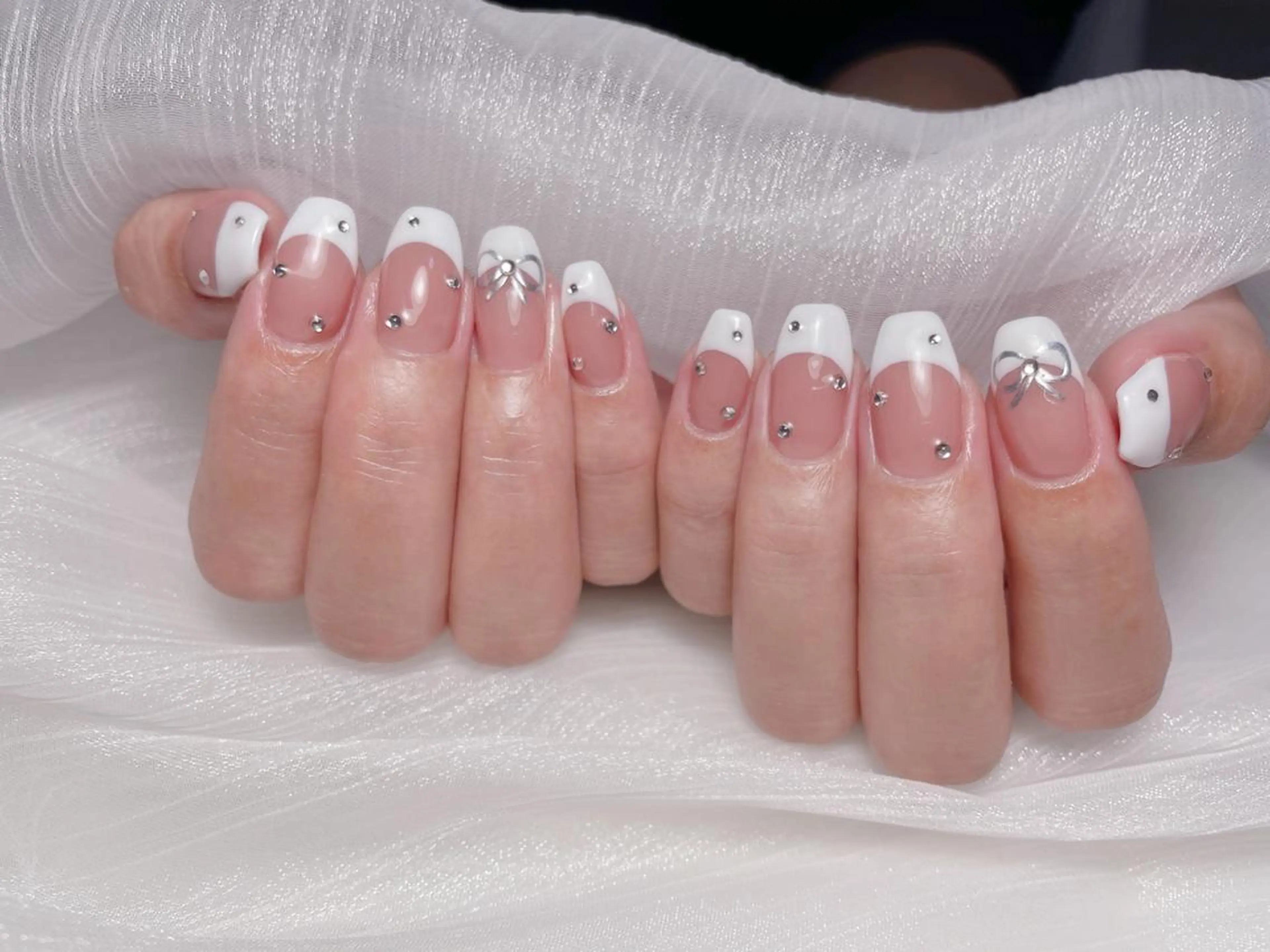 ネイル フレンチネイル マグネットネイル 持ち込み ニュアンスネイル オフィスネイル 🎀Yumi✨ 長さ出し専門のネイルデザイン