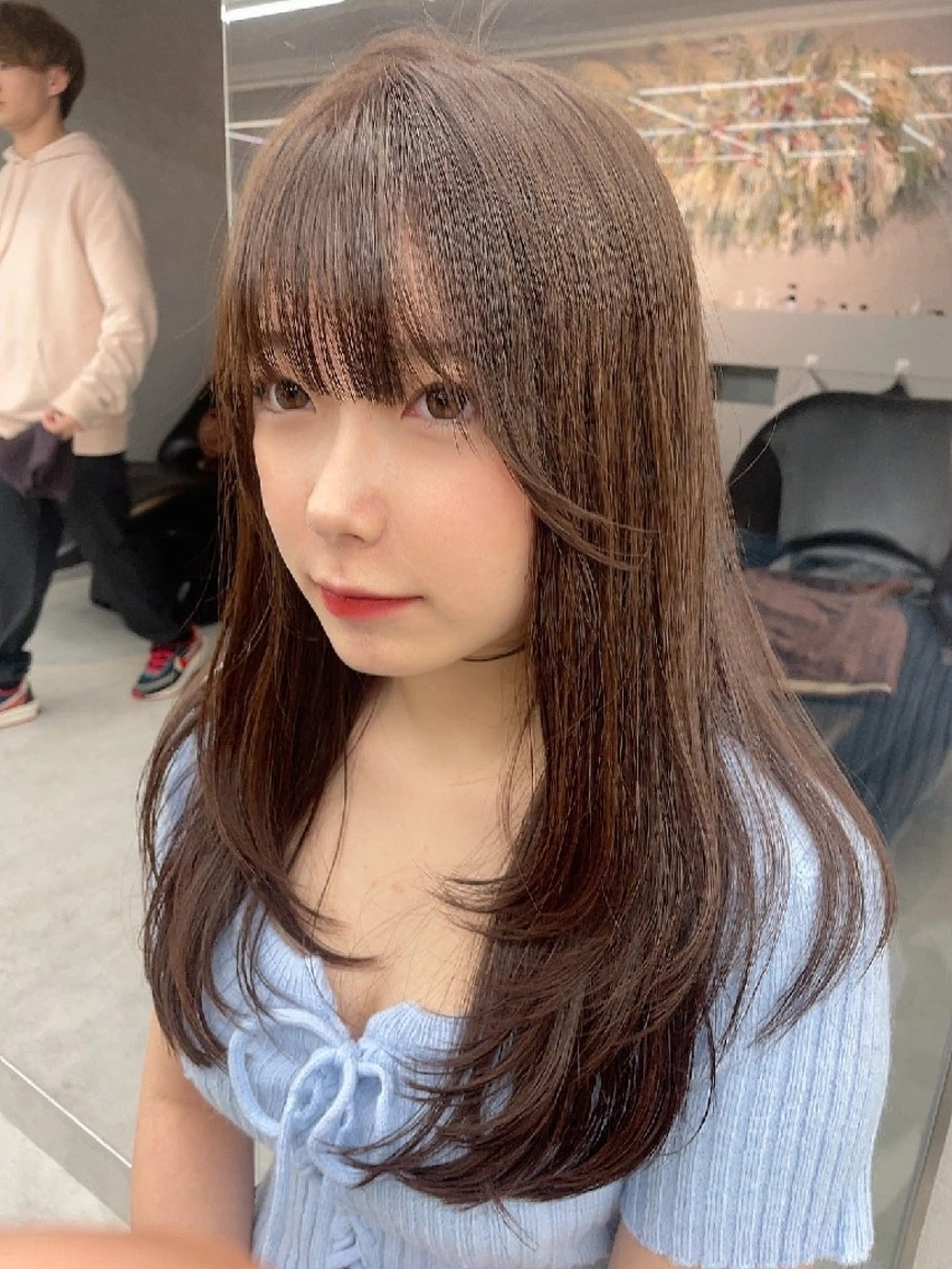 セミロング ロンド　ウル所属・レイヤー/縮毛矯正⭐ 特化美容師のヘアスタイル