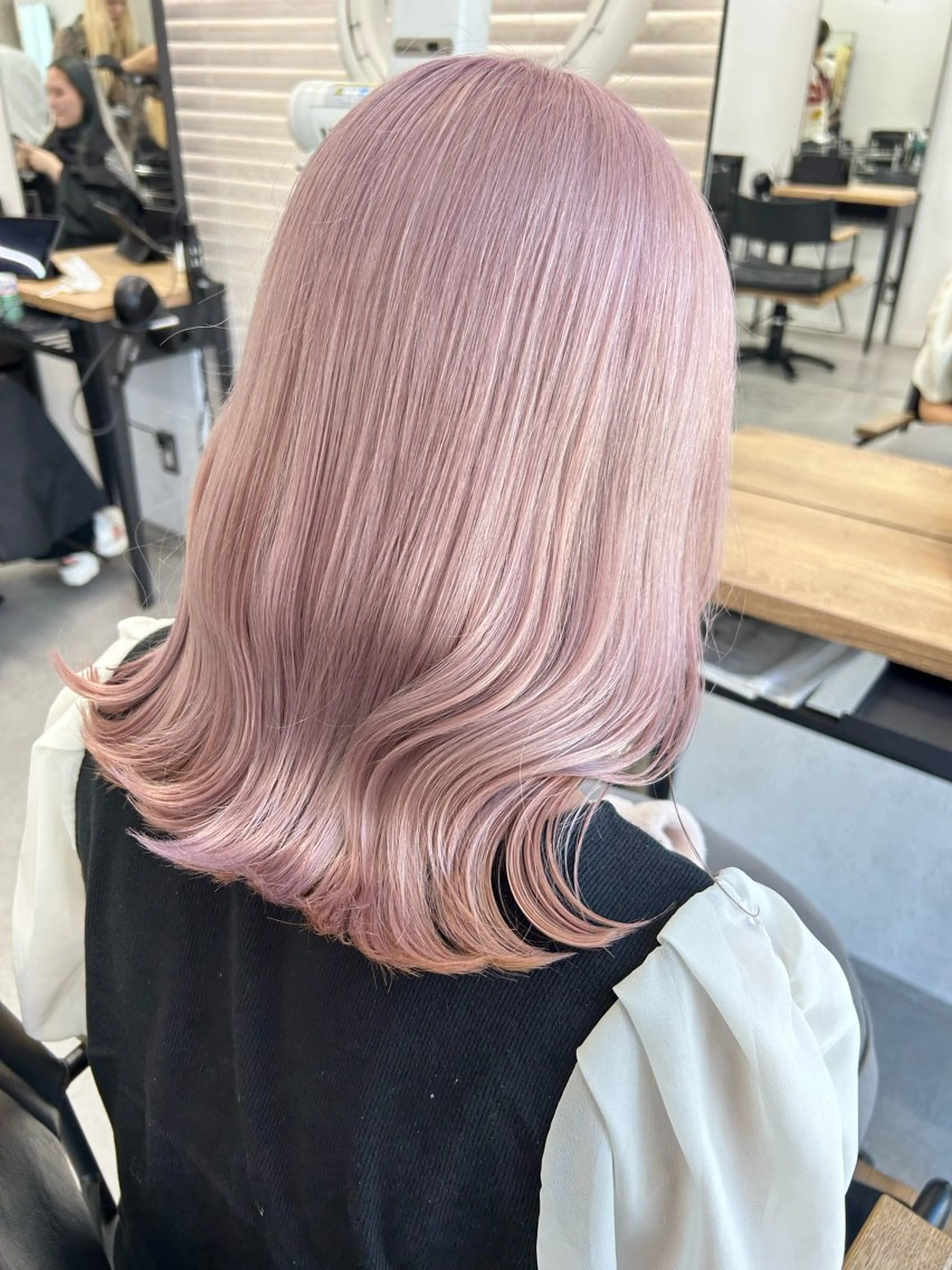 ミディアム カラー ピンクカラー ホワイトピンク カット ヘアカラー トリートメント 🧸艶々韓国ヘア 🧁mizunaのヘアスタイル