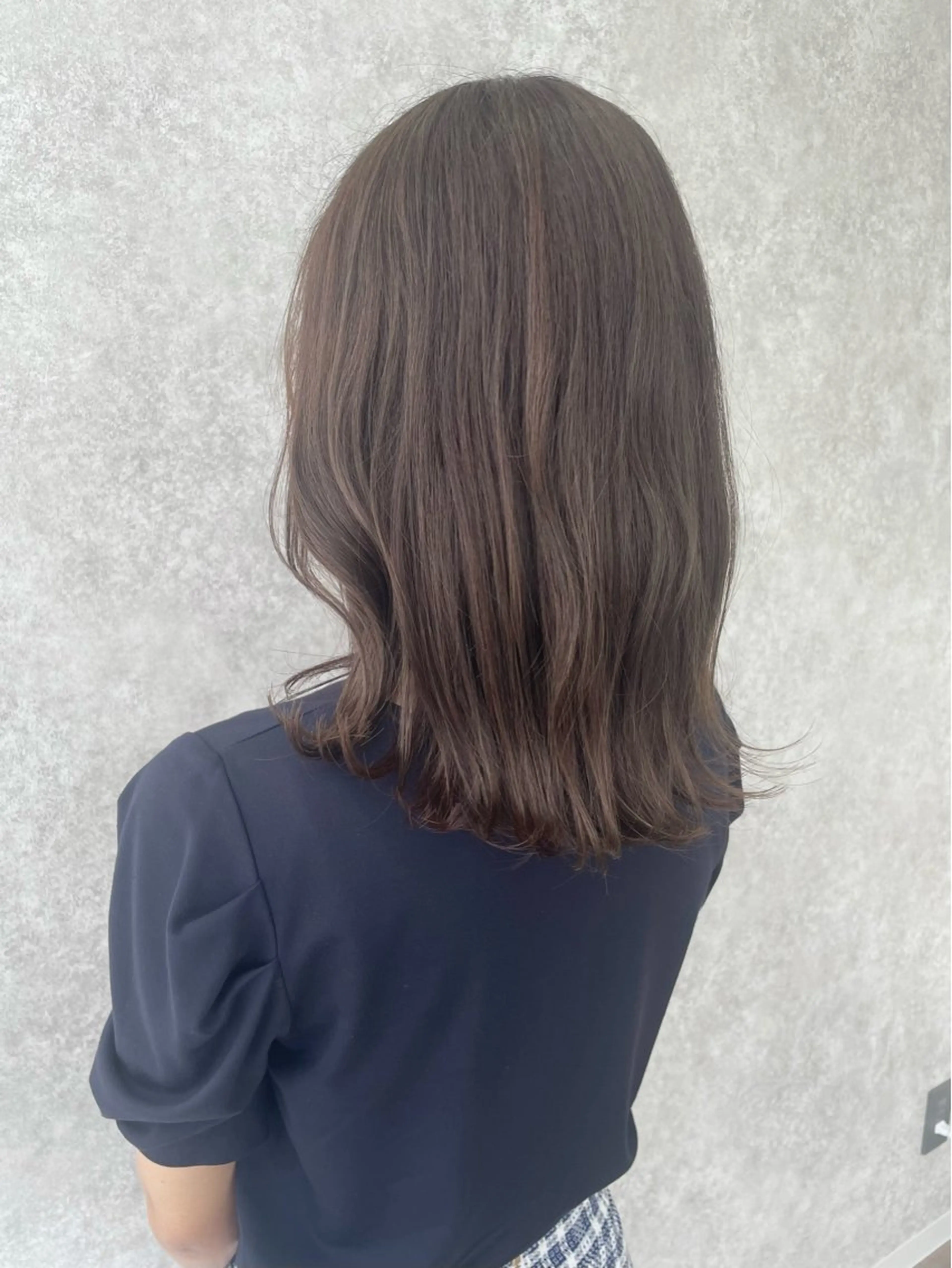 セミロング カラー ベージュカラー ブラウンカラー ブラウンベージュ 透明感カラー 德本 奈名美のヘアスタイル