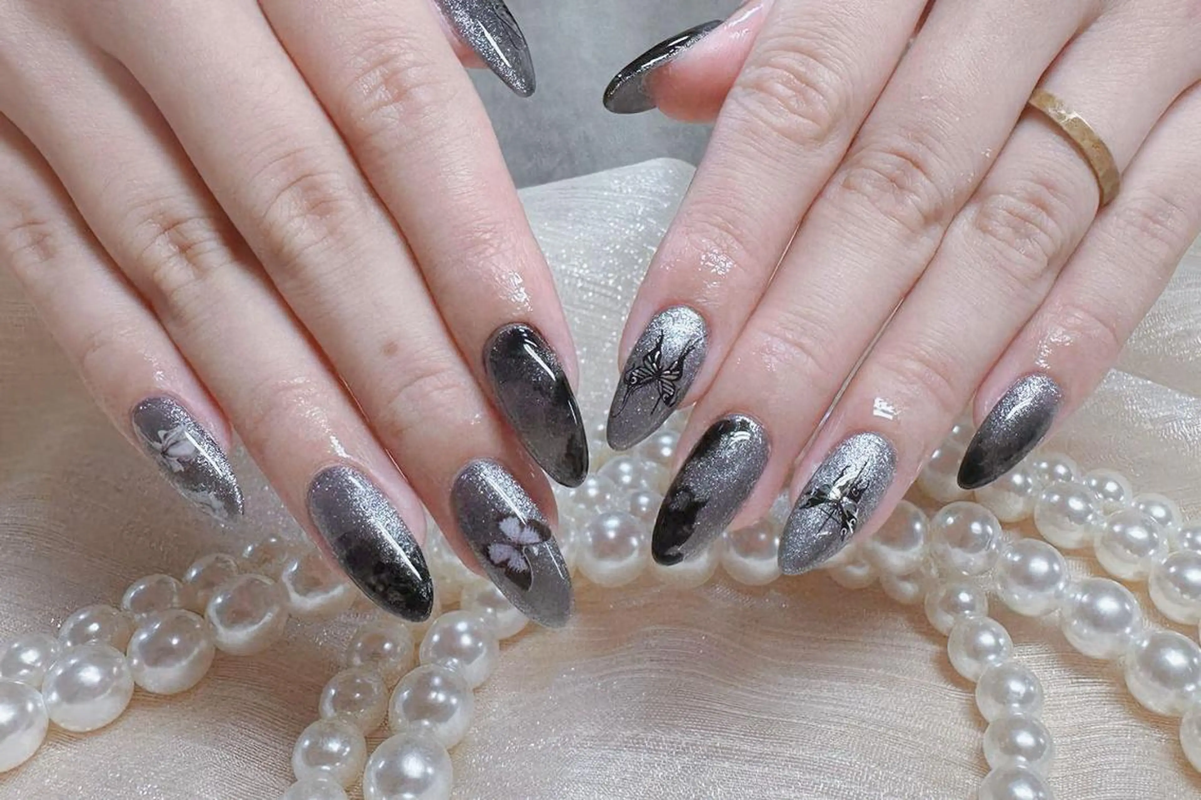 ネイル オーロラネイル 長さ出し フレンチネイル ガーリー キラキラネイル nanako nailのネイルデザイン