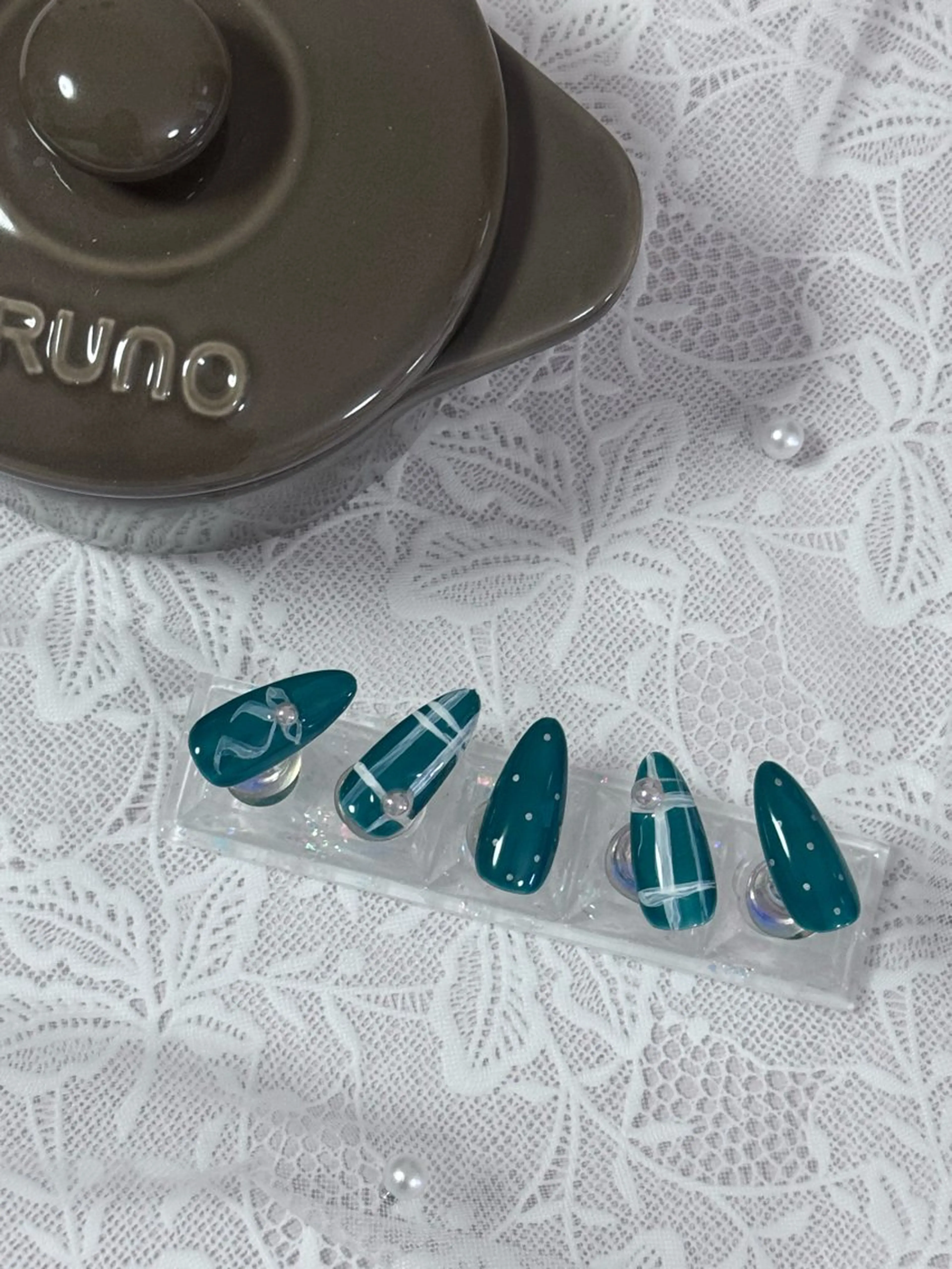 ネイル ドット グリーン リボン ハンドネイル on nail 尾張旭三郷店のネイルデザイン