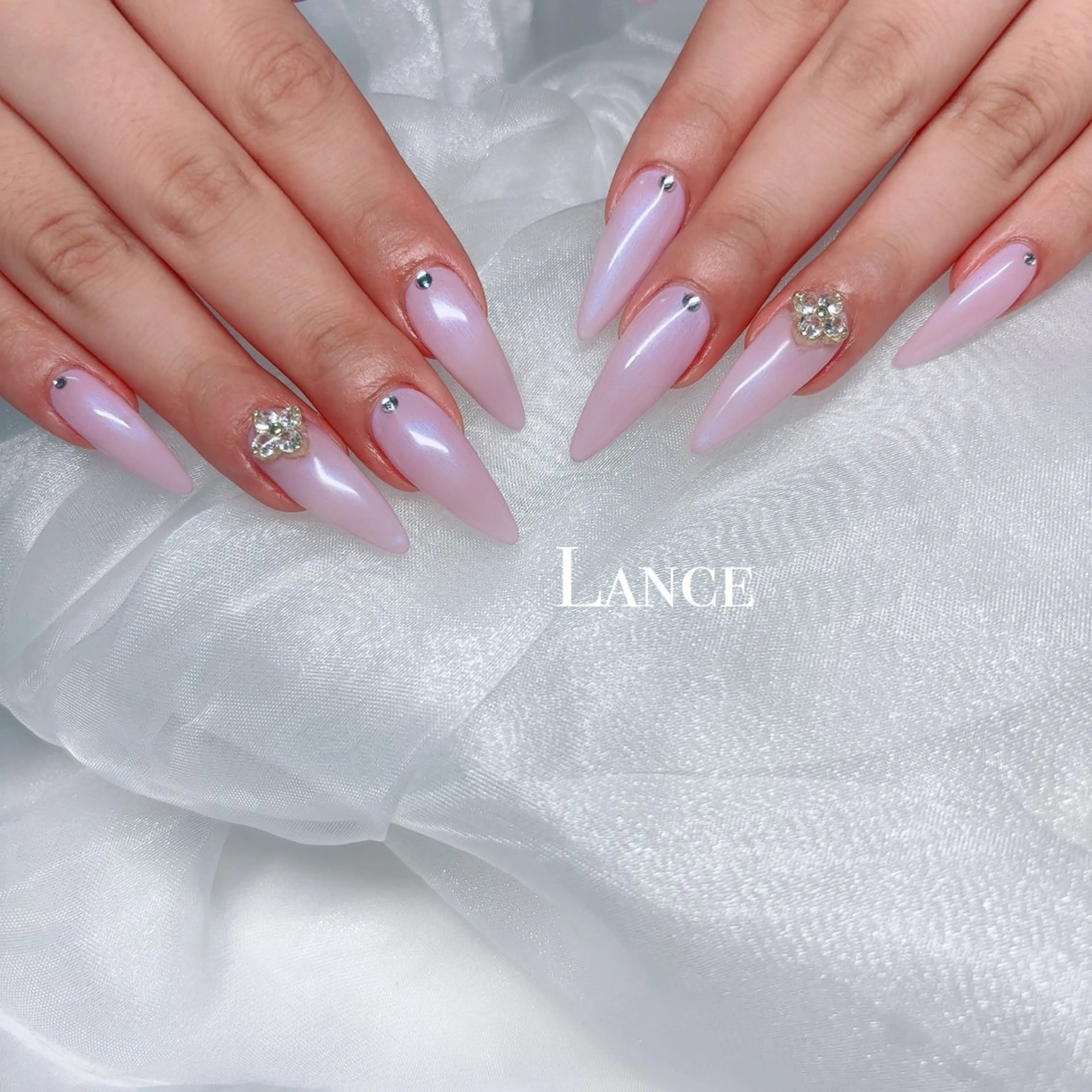 ネイル オーロラネイル キラキラネイル 韓国ネイル 春ネイル ワンホンネイル ハンドネイル Lance nailのネイルデザイン