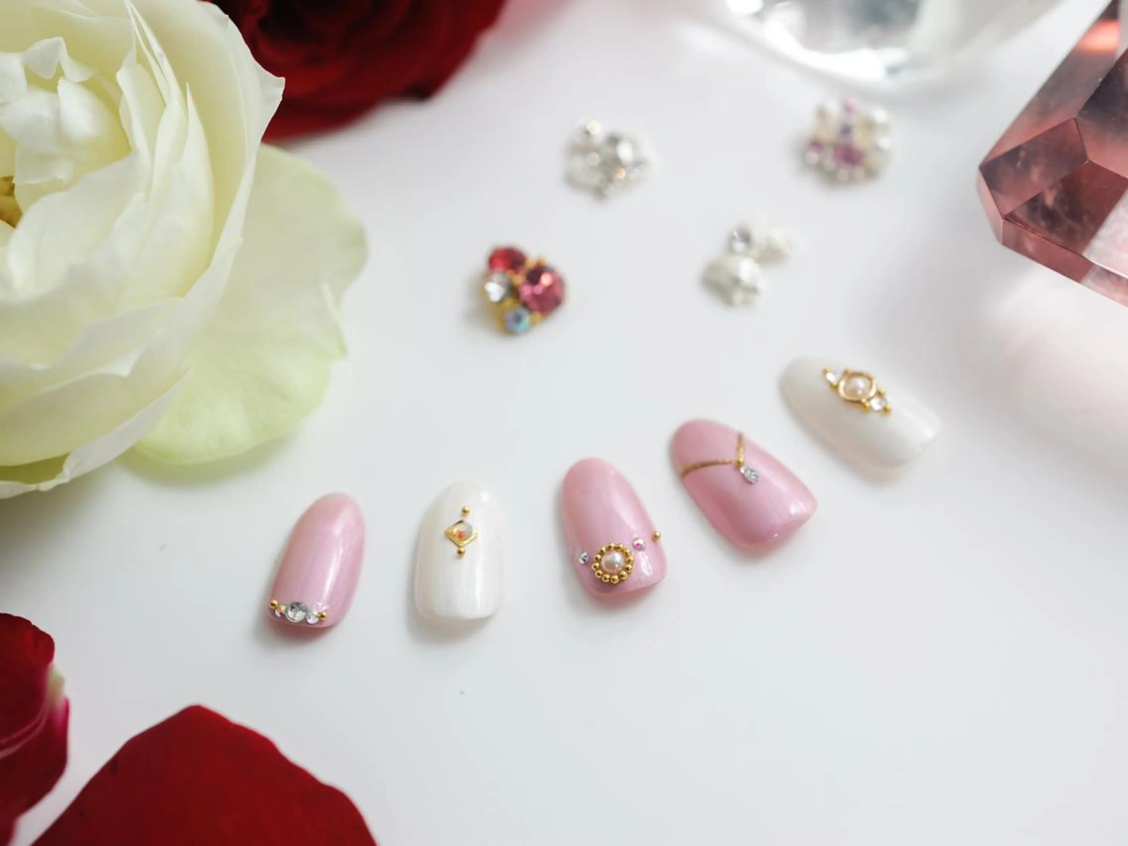 ミディアム ネイル ハンドネイル ハンドケア 💎ビューティサロン 湘南　RIRAN💎のネイルデザイン