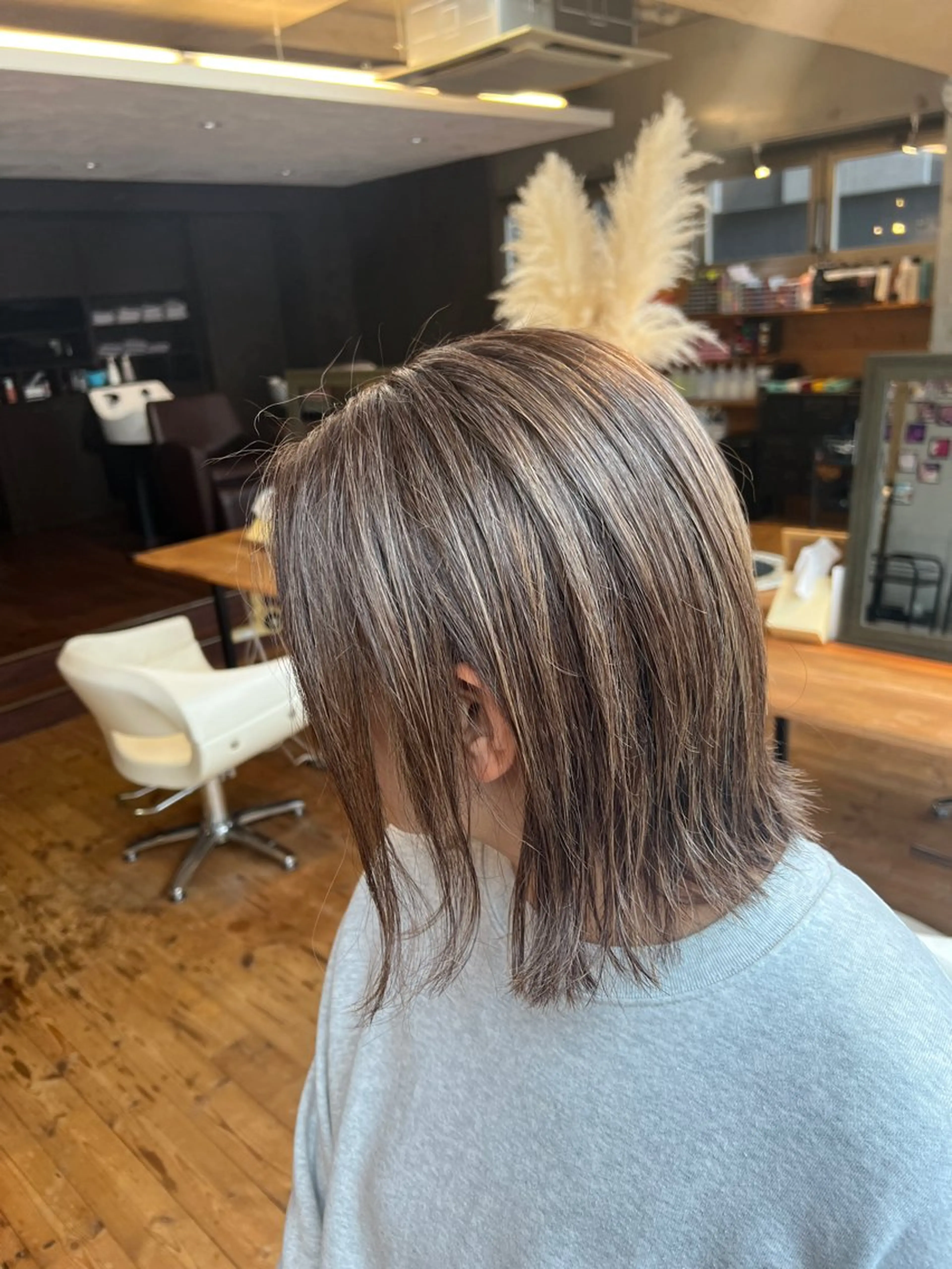 ミディアム ハイライト 髪質改善 縮毛矯正 トリートメント カット ヘアカラー BEACH　HAIR&NAIL所属・両国駅徒歩1分⭐️ アイロン仕上げのヘアスタイル
