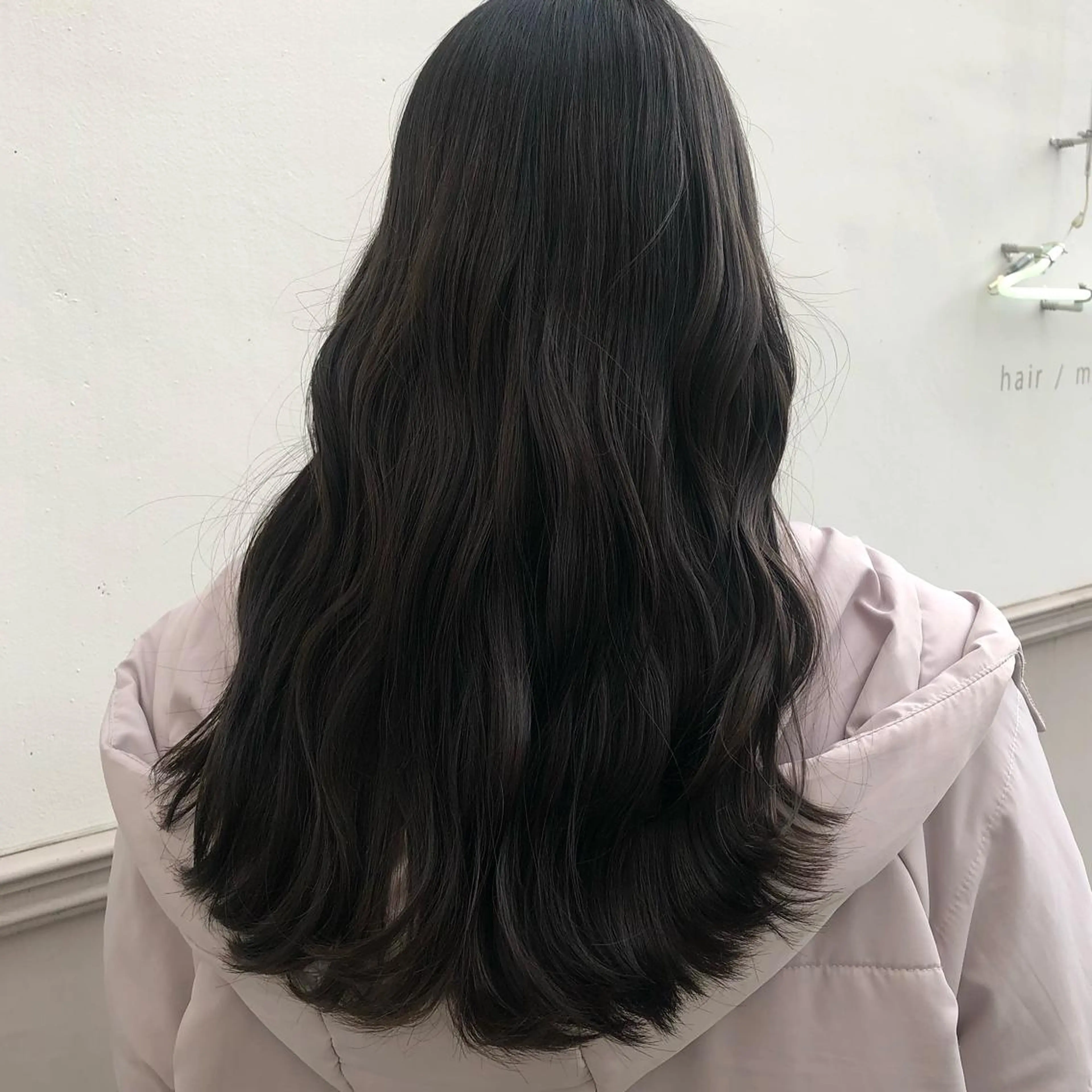 ロング カラー ダークグレー ダークグレージュ グレージュ clock 松井山手所属・足立 千咲のヘアスタイル