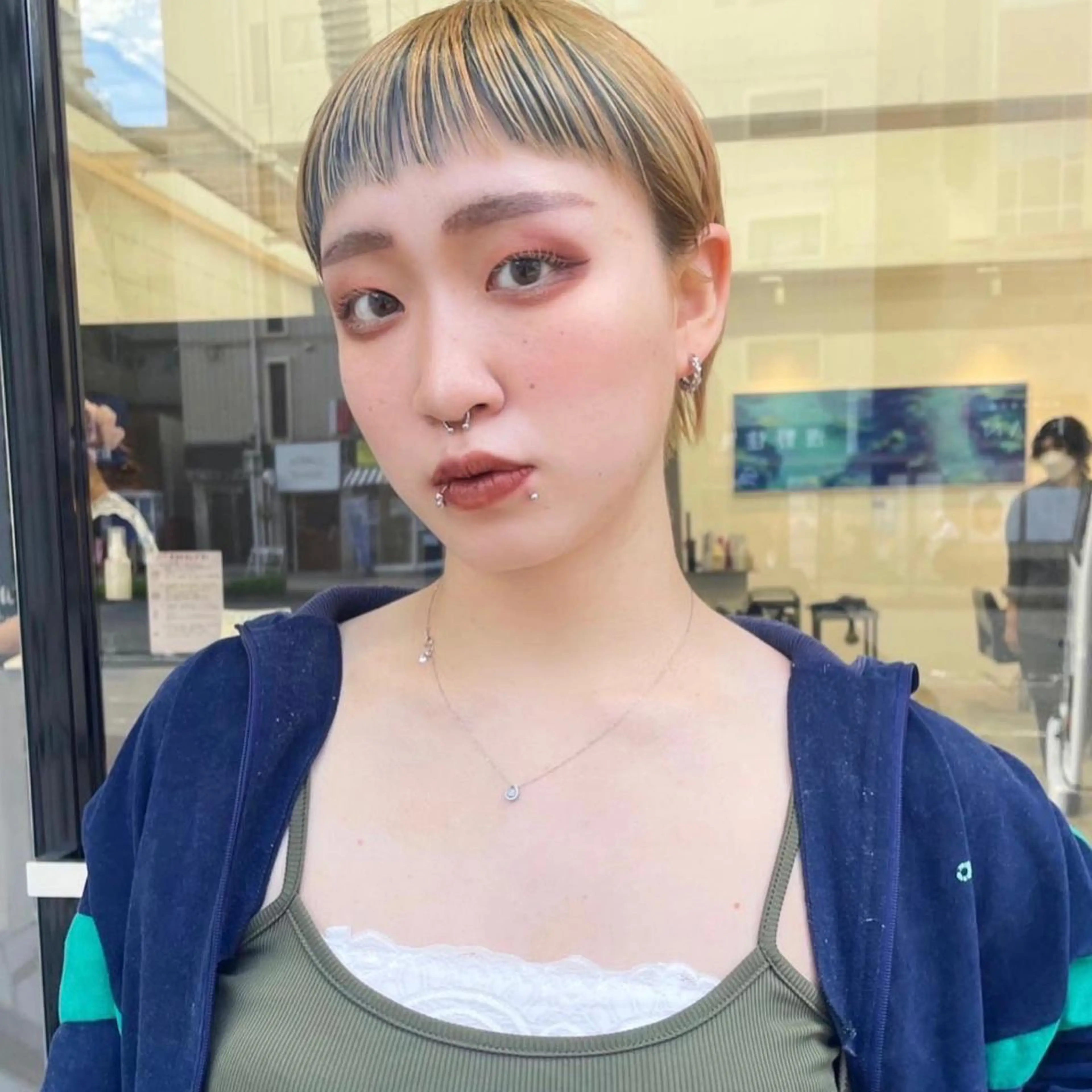 ショート カラー ヘアアレンジ ブルーカラー ヘアカラー トリートメント mika｜寒色カラー ｜ブリーチカラーのヘアスタイル