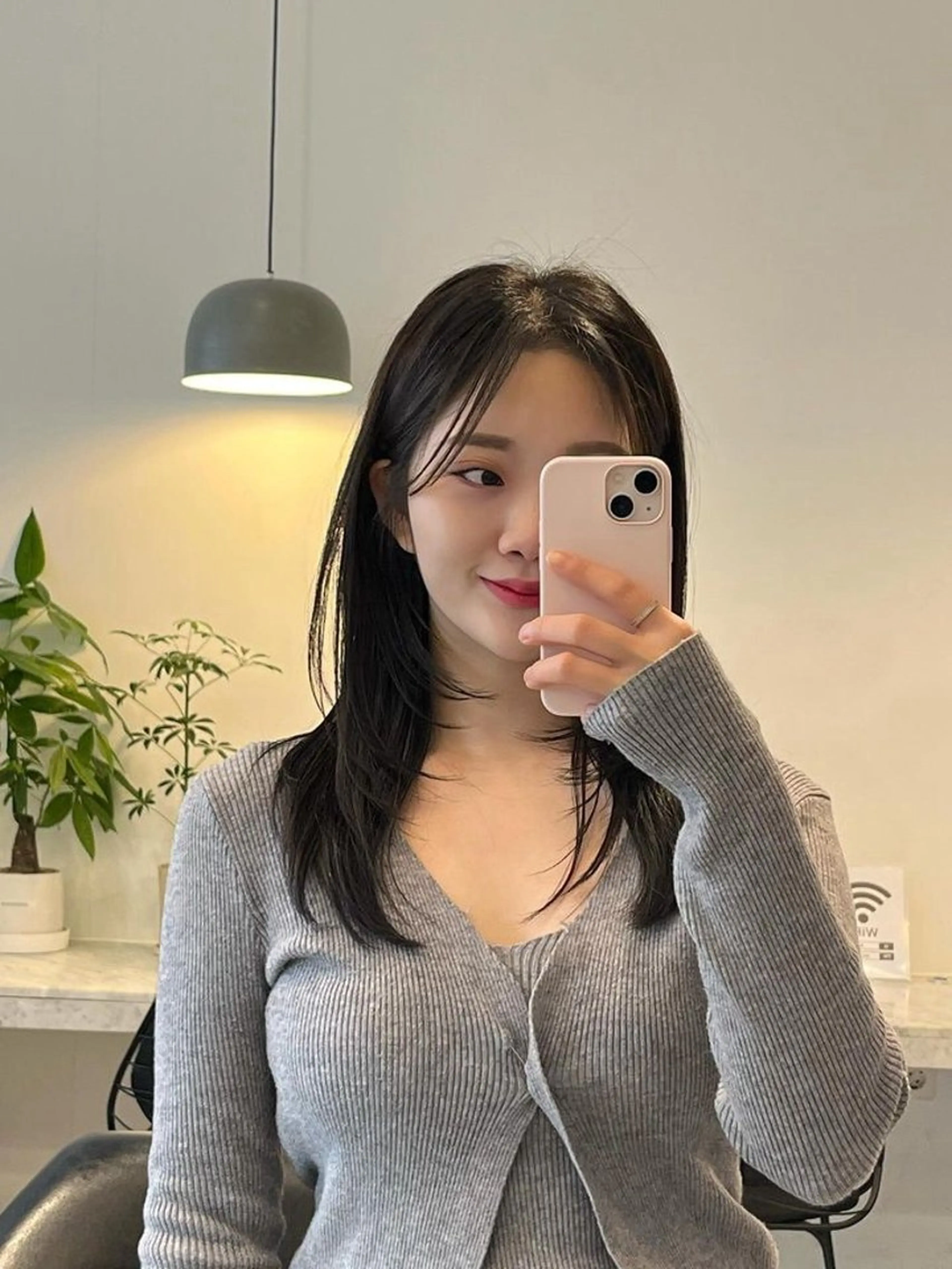セミロング セミロングレイヤー 韓国風ヘア レイヤーカット ✨バレイヤージュ ✨イェビンのヘアスタイル