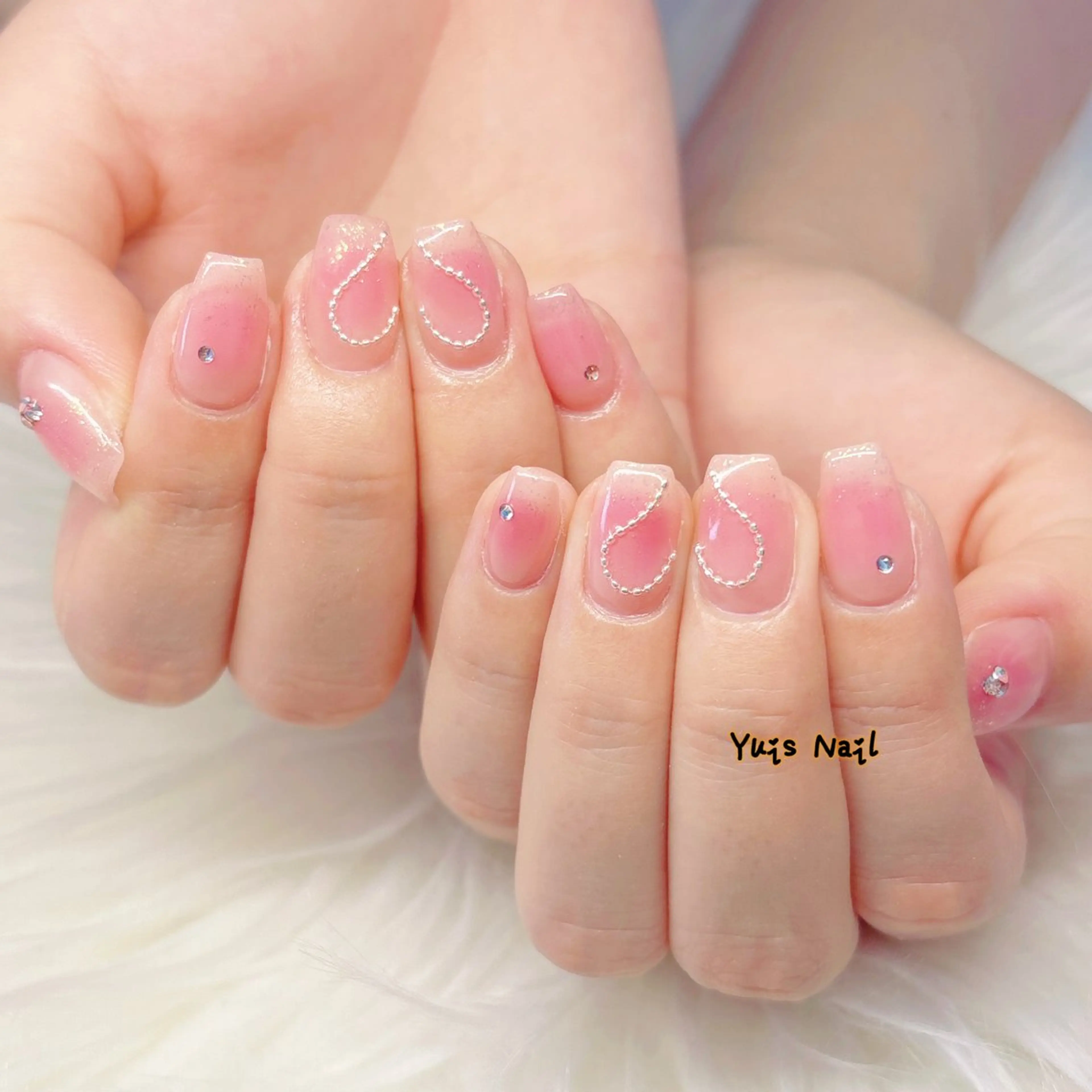 ネイル チークネイル グラデーション ハート ラメ(グリッター) ラメグラデーション ハンドネイル Yuis Nailスカルプ専門のネイルデザイン