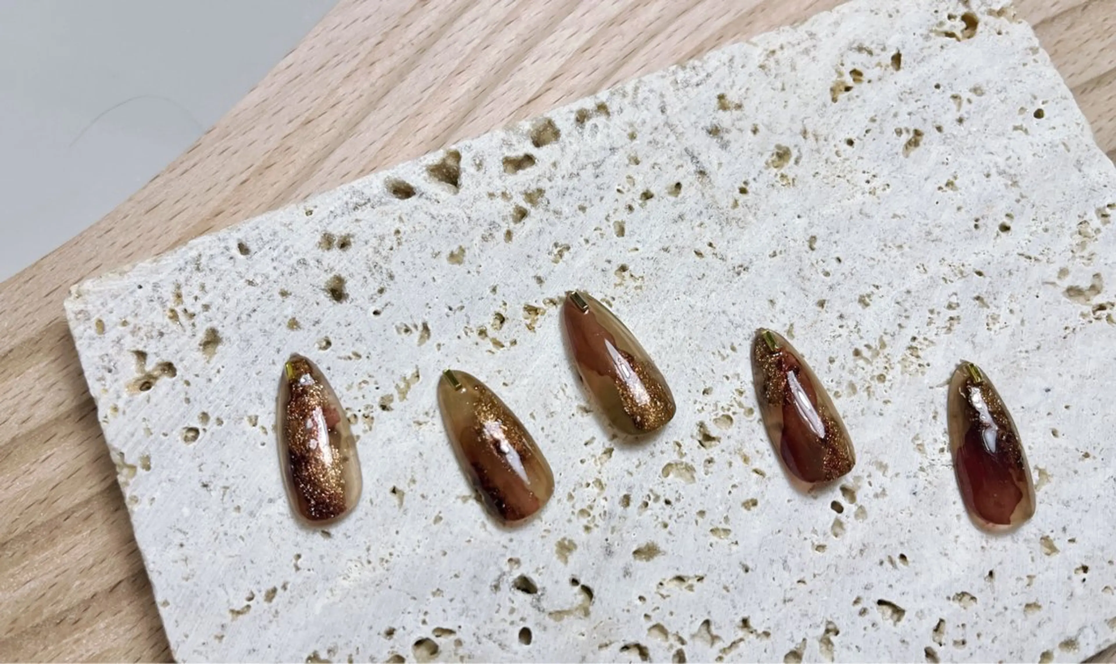 ネイル ブラウン ニュアンスネイル nail room.のネイルデザイン