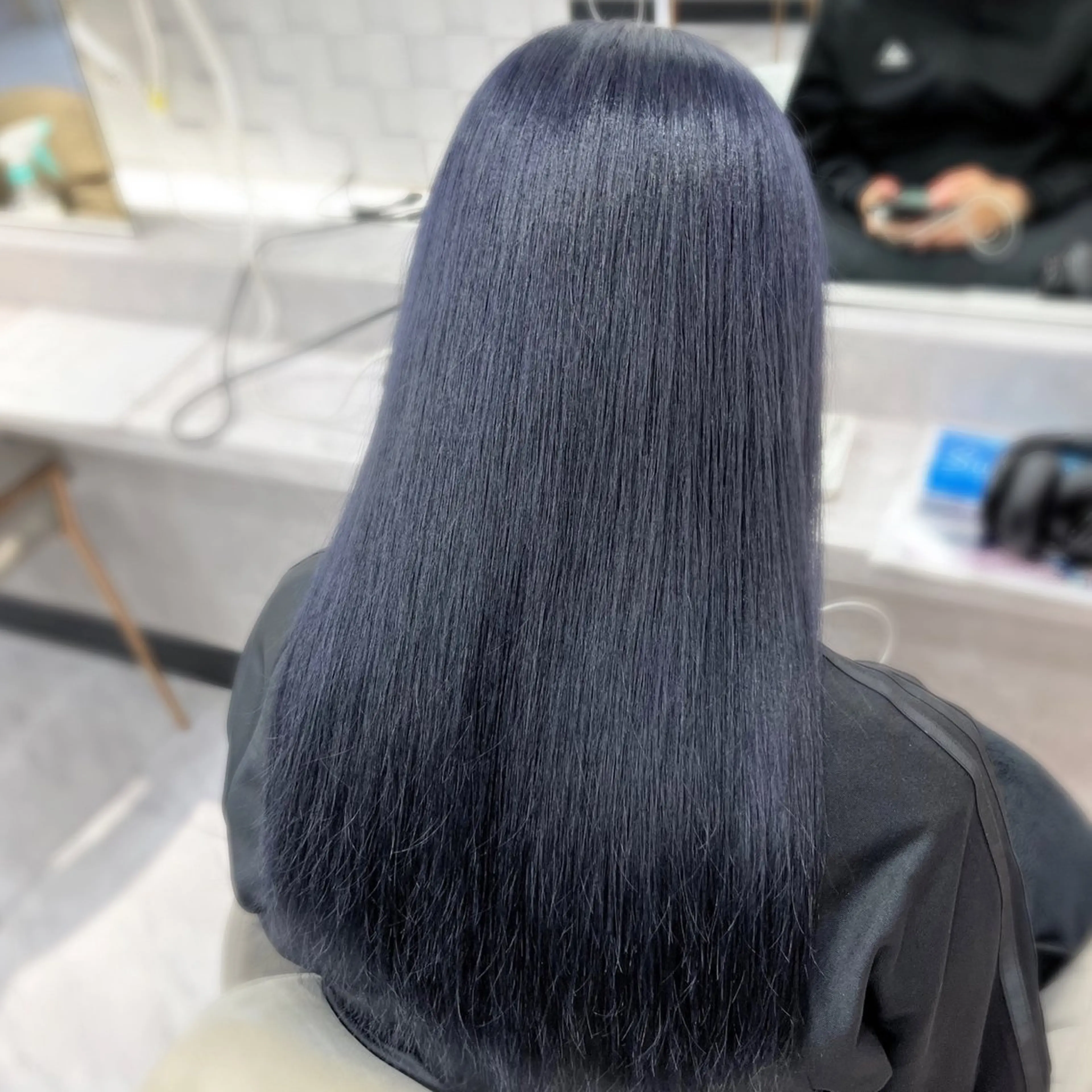 セミロング カラー 黒髪 ブリーチ ブルーカラー ブルーブラック ヘアカラー XENA RENA 名駅 / 艶カラーのヘアスタイル