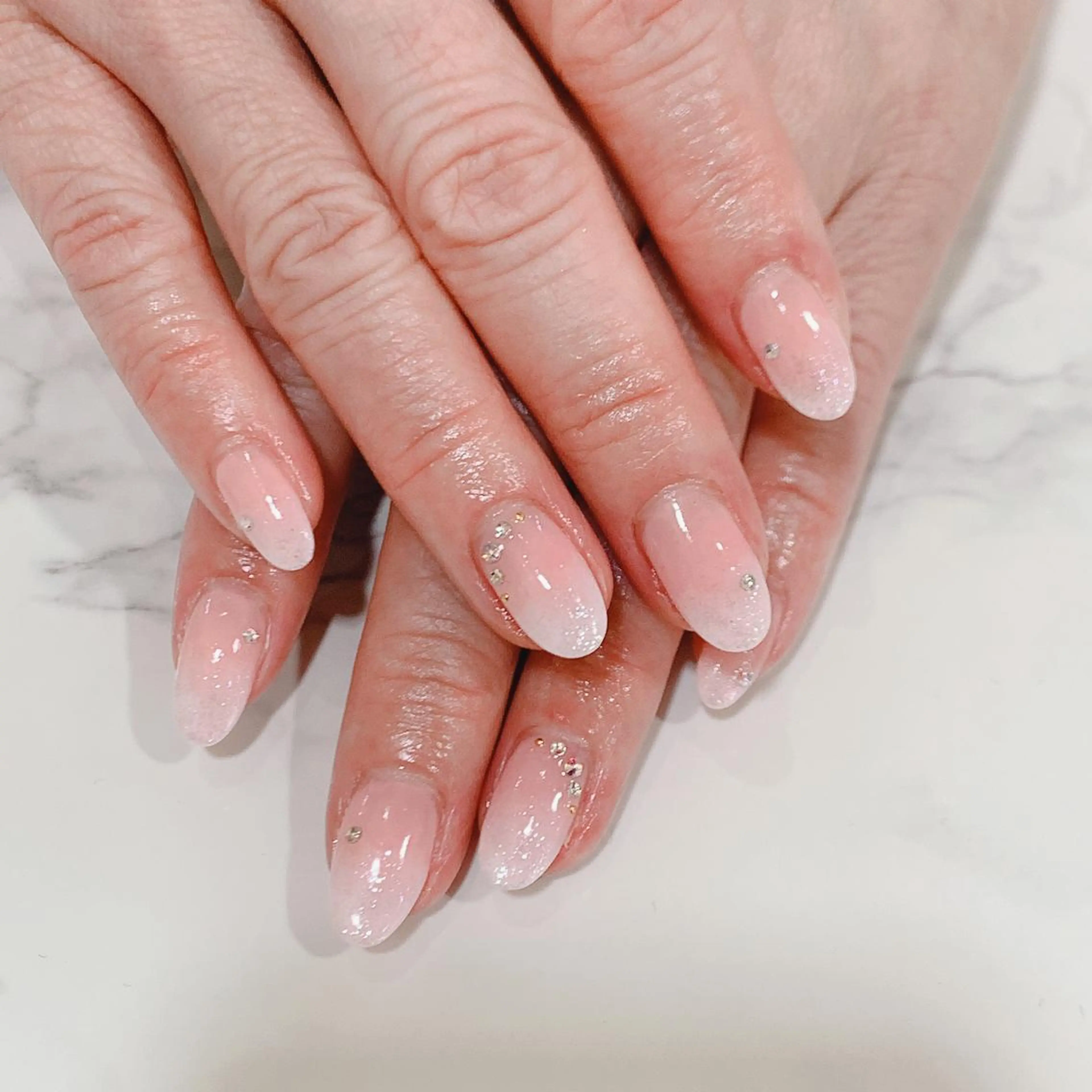 ネイル グラデーション ホワイト 高橋 実和子のマツエク・マツパデザイン